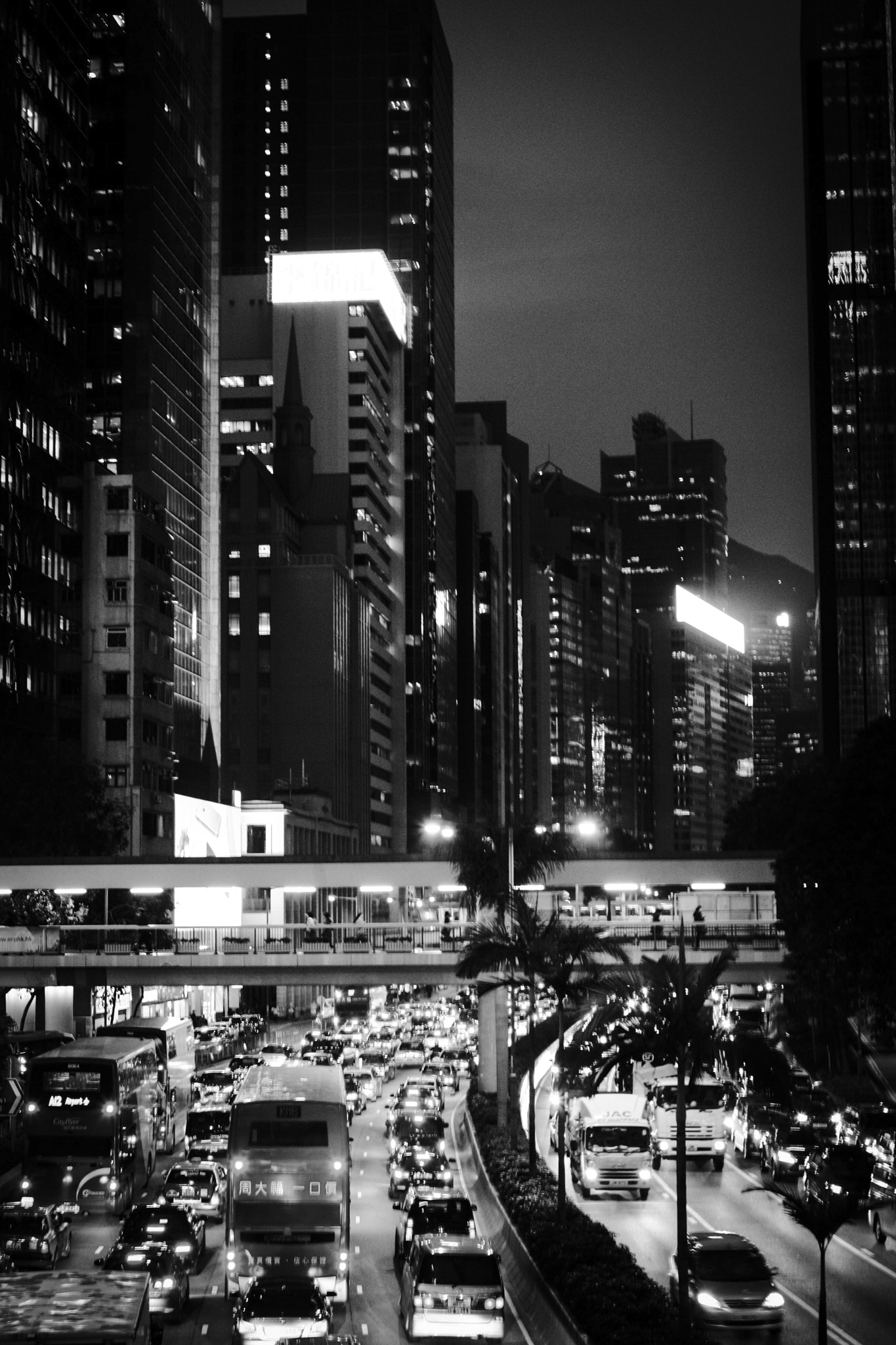 Canon EOS-1D Mark III + Canon EF 50mm F1.8 II sample photo. Night traffic. hong kong. photography