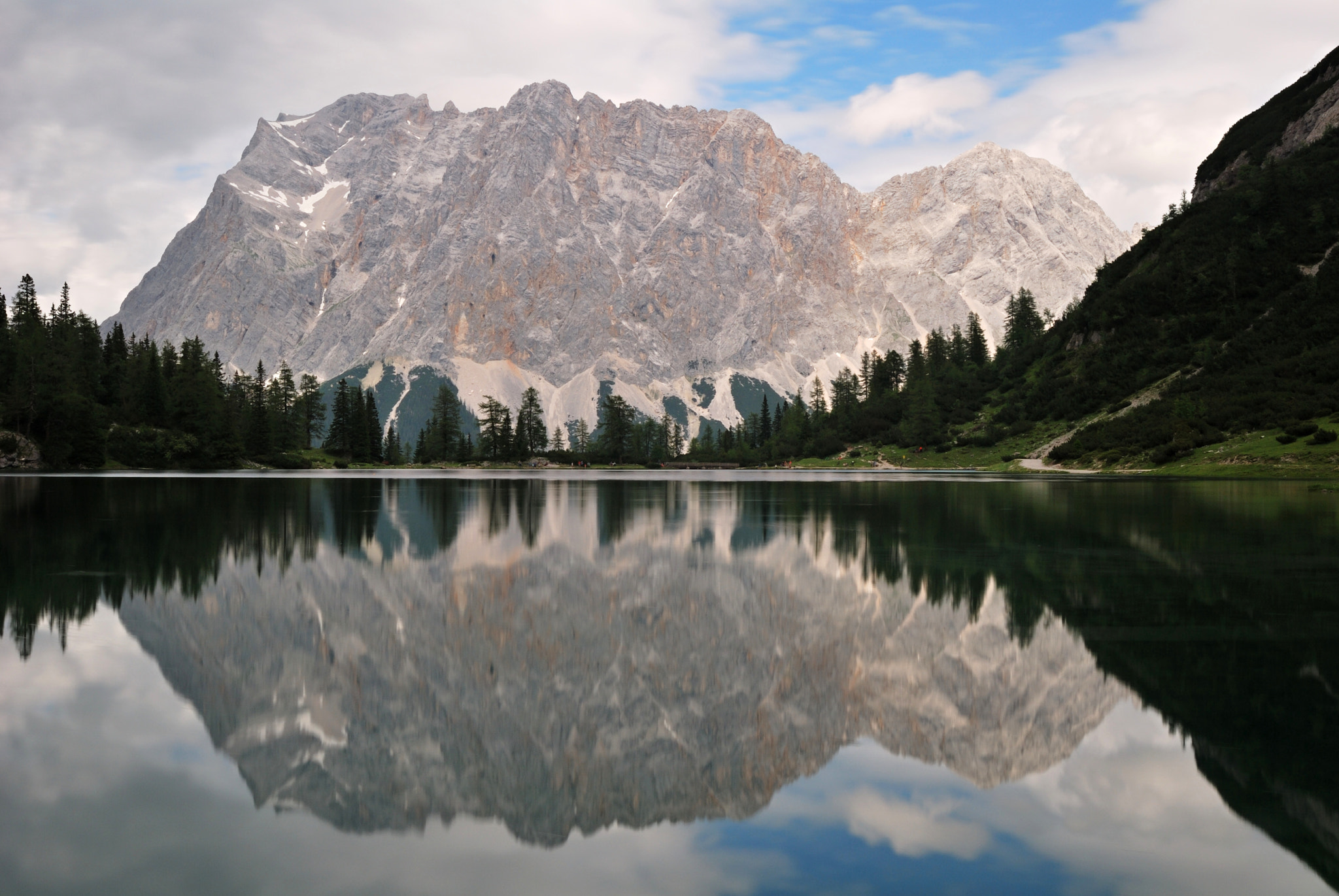 Nikon D60 + Nikon AF-S Nikkor 28mm F1.8G sample photo. Wetterstein reflection photography