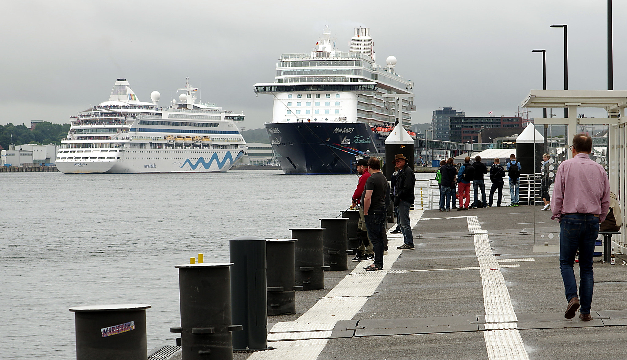 Pentax K-3 + Tamron AF 28-75mm F2.8 XR Di LD Aspherical (IF) sample photo. Kreuzfahrtschiffe in kiel photography