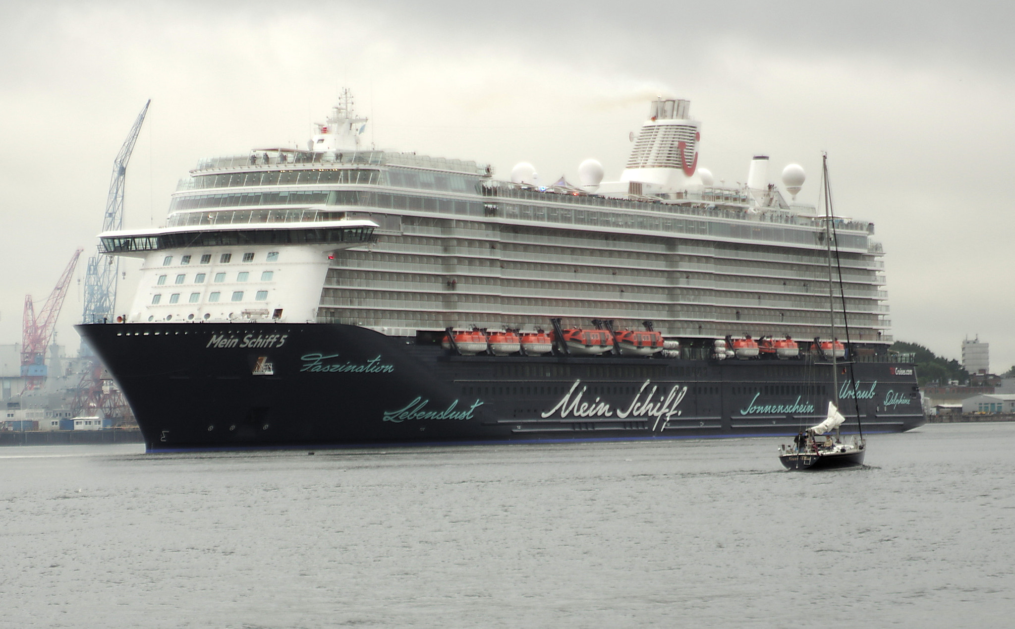 Pentax K-3 sample photo. Mein schiff 5 in kiel photography