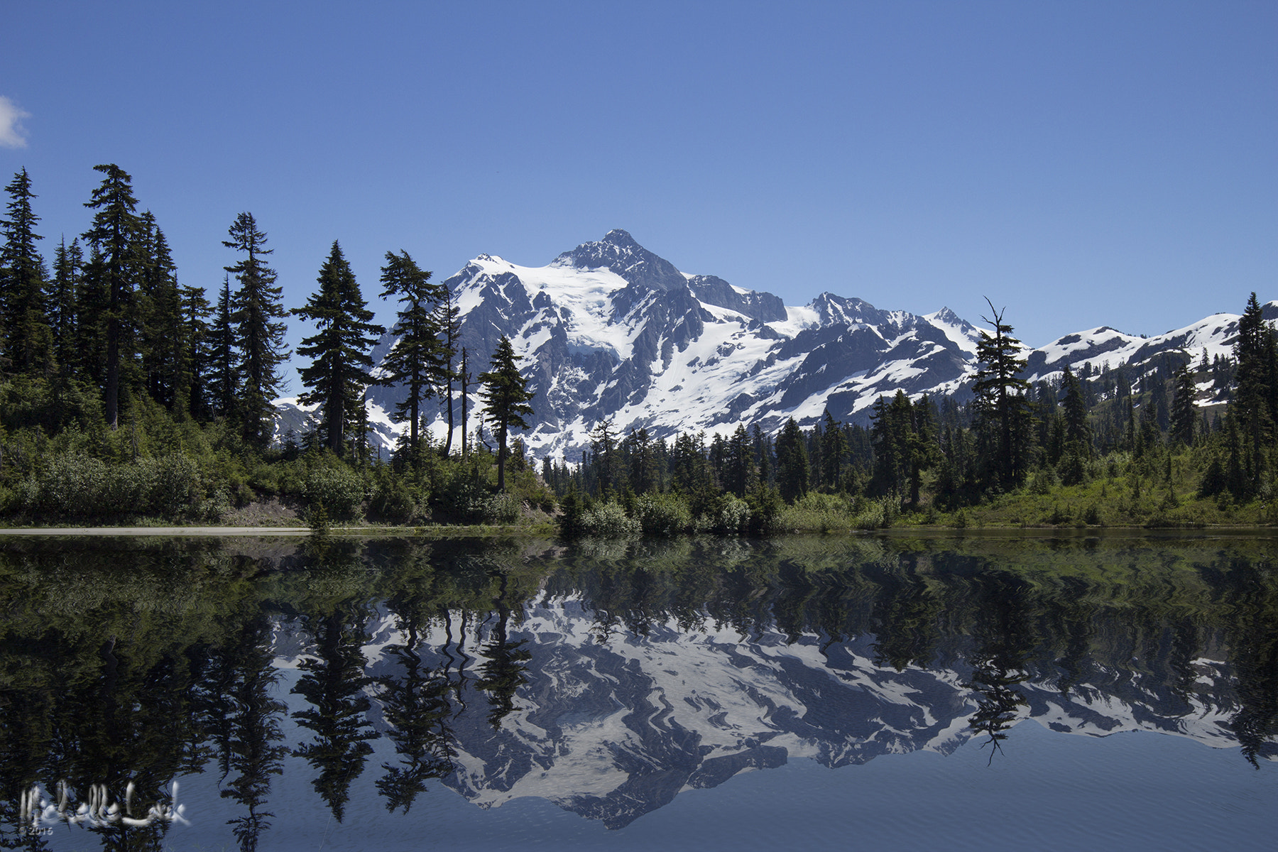 Canon EOS 600D (Rebel EOS T3i / EOS Kiss X5) + Canon EF 16-35mm F4L IS USM sample photo. Picture lake reflection lr photography