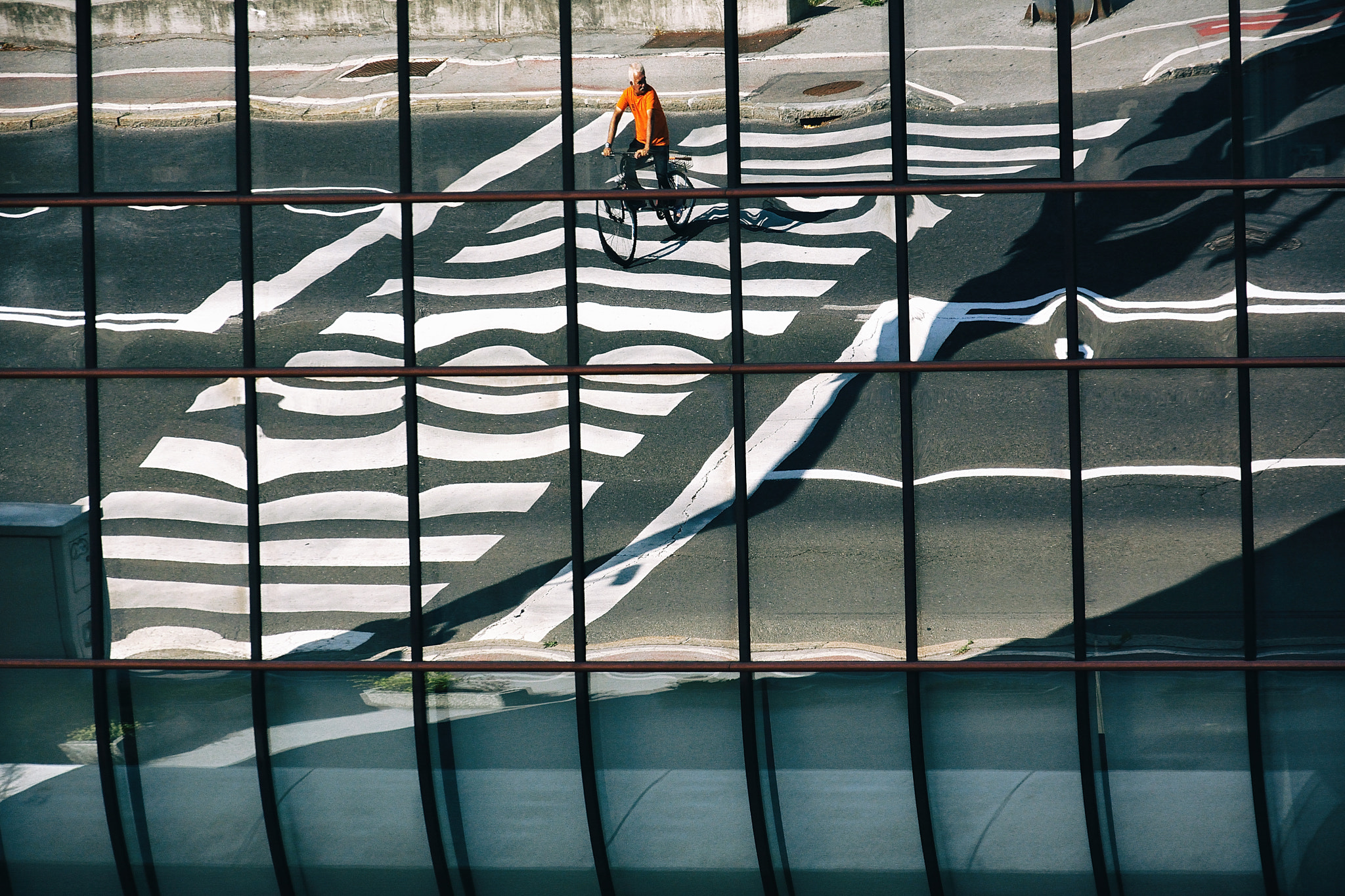 Nikon D7100 + Nikkor 45mm f/2.8 P sample photo. Crosswalk photography