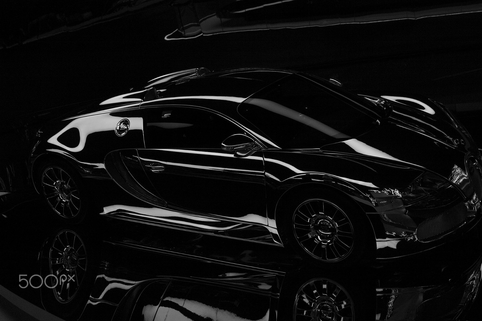 Canon EF 28-135mm F3.5-5.6 IS USM sample photo. Bugatti in sw photography
