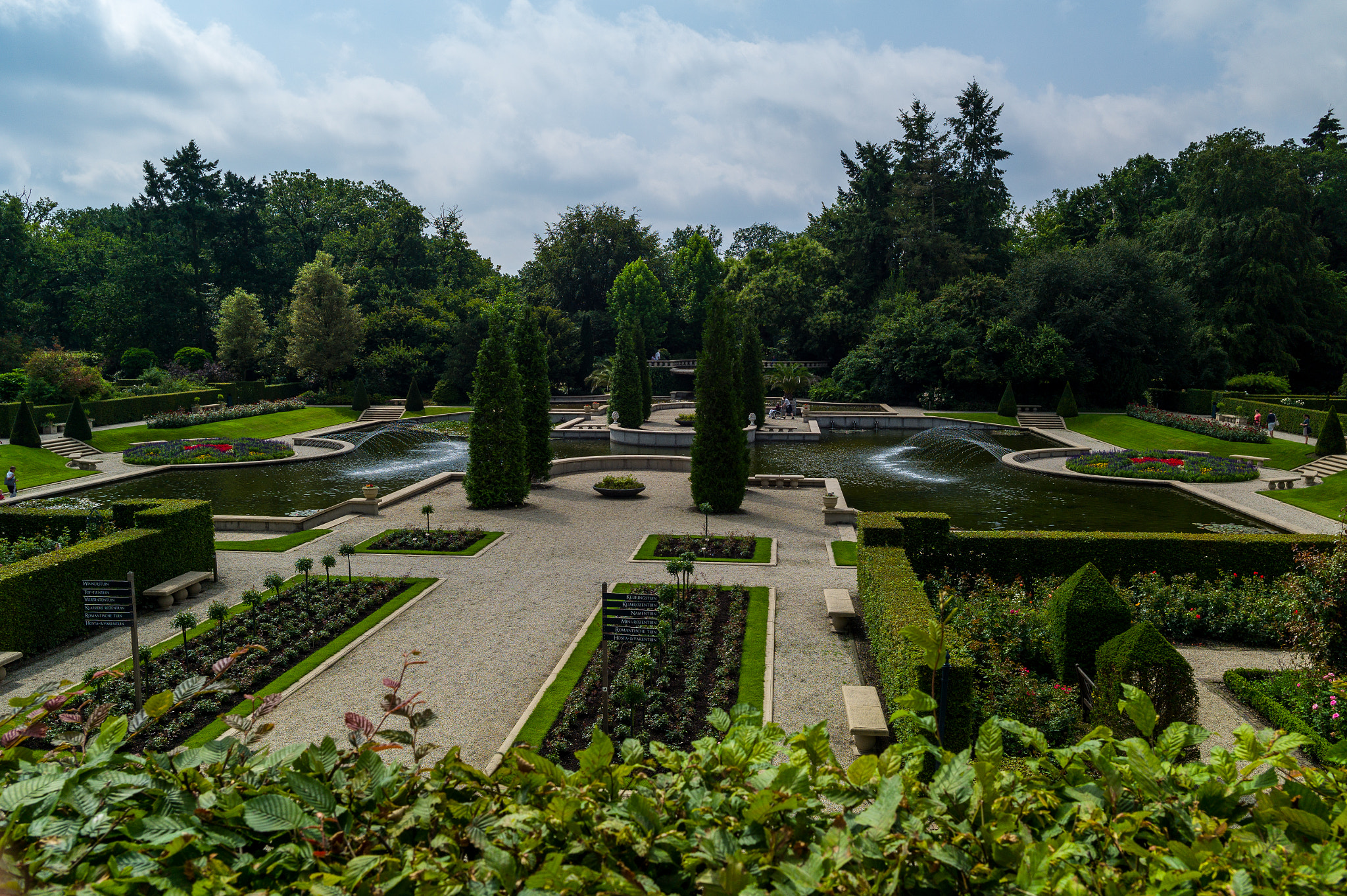 Elmarit-M 28mm f/2.8 (IV) sample photo. The garden photography