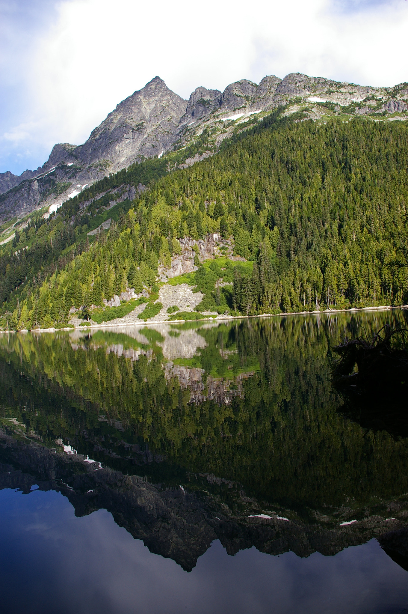 Pentax *ist DS sample photo. Mountain reflection photography