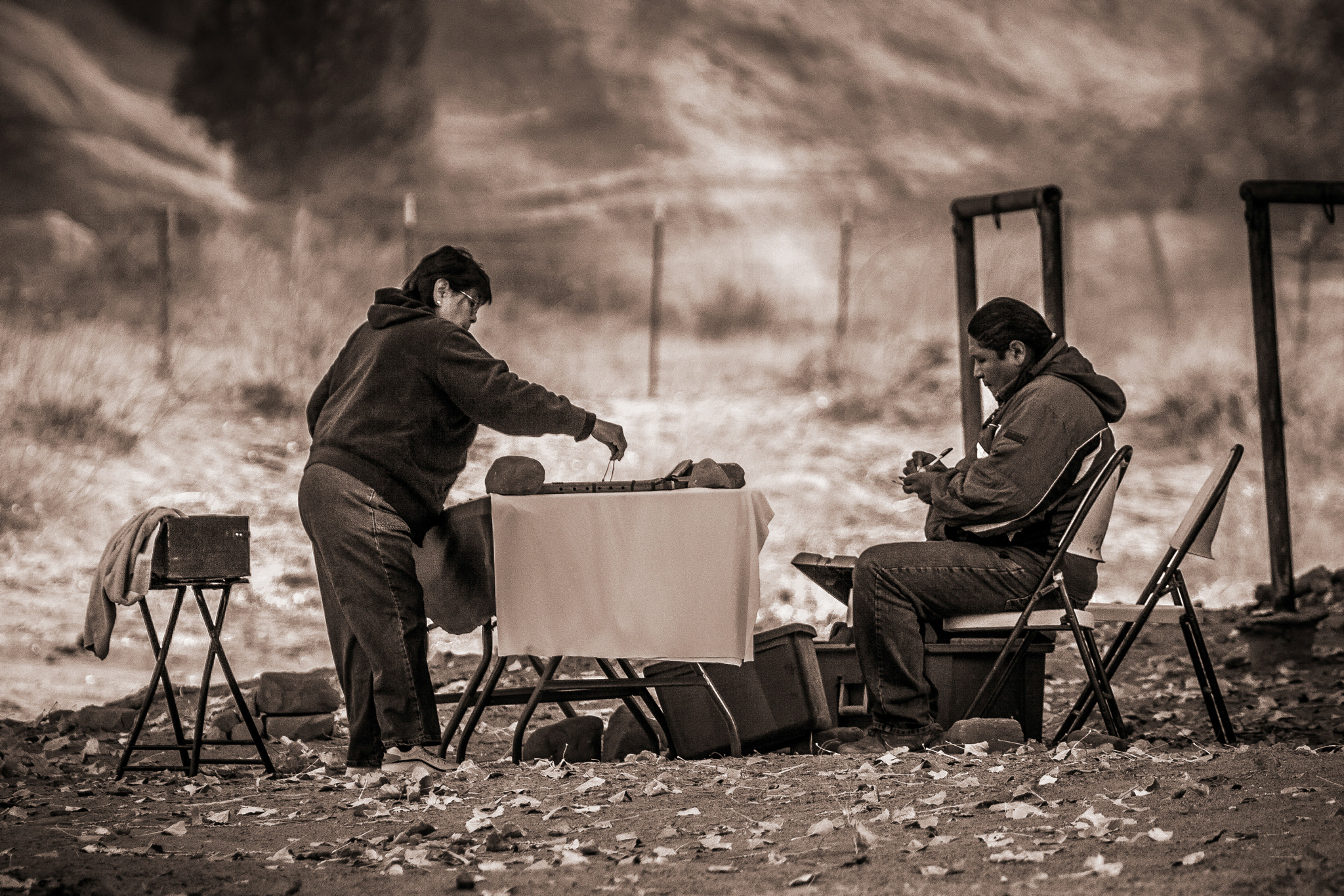 Canon EF 100-400mm F4.5-5.6L IS USM sample photo. Navajo indians preparing to sell their goods in canyon de chelly photography