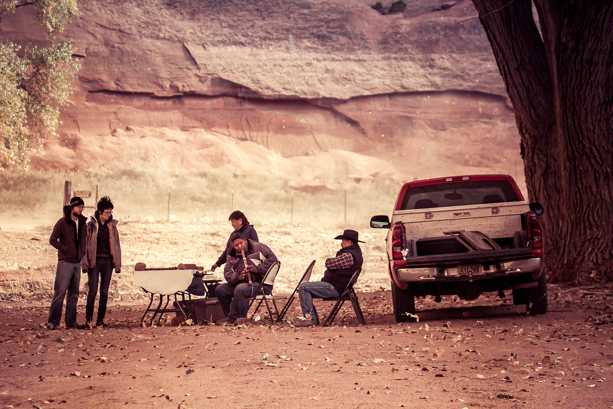Canon EF 100-400mm F4.5-5.6L IS USM sample photo. Navajo indians selling their wares in canyon de chelly photography