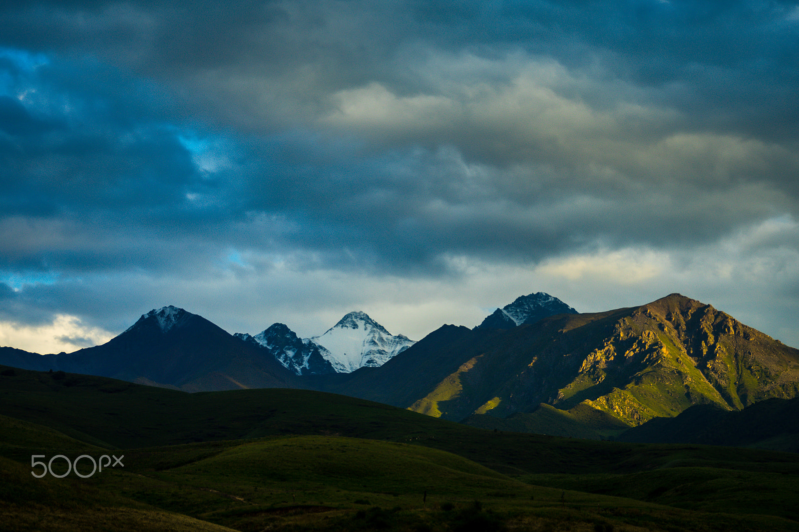 Sony a7R + Sony E PZ 18-200mm F3.5-6.3 OSS sample photo. Mountains and some clouds photography