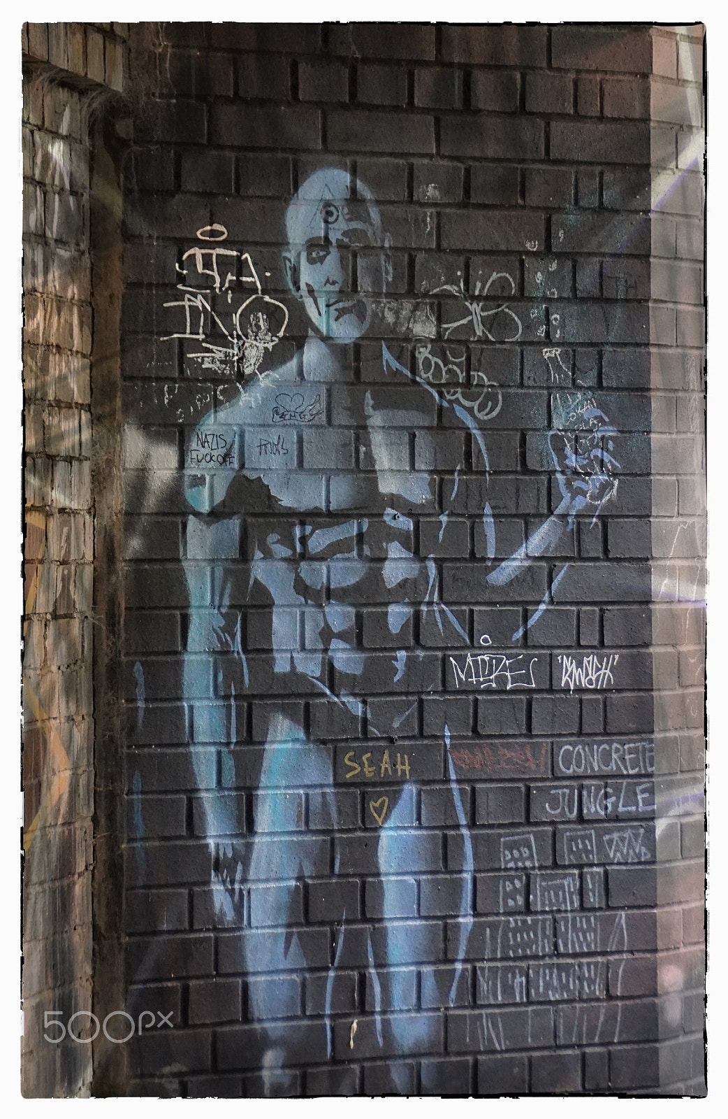 Sony DT 18-250mm F3.5-6.3 sample photo. Urban art photography
