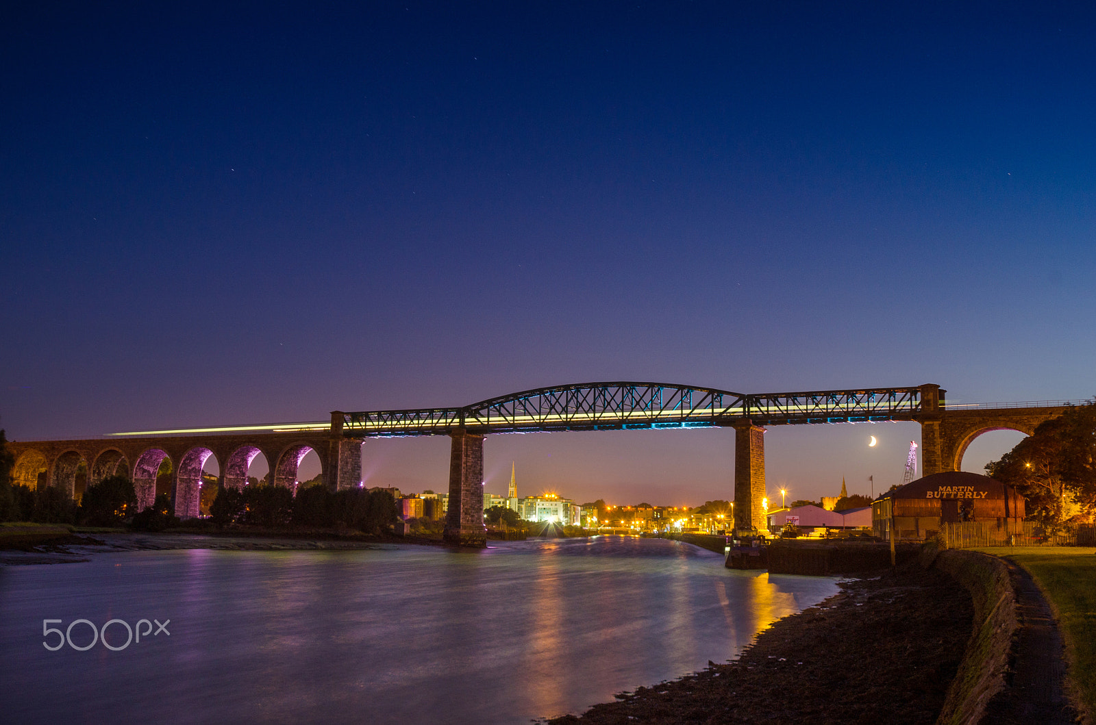 Nikon D7000 + Sigma 12-24mm F4.5-5.6 EX DG Aspherical HSM sample photo. Train on boyne viaduct photography