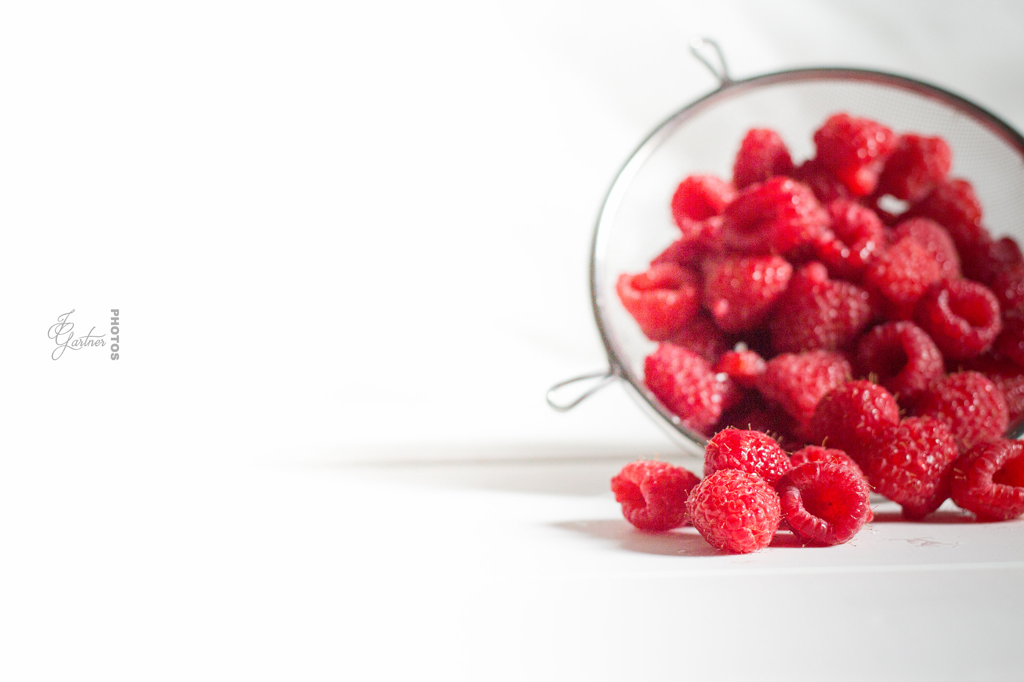 Canon EF 40mm F2.8 STM sample photo. Red raspberries photography