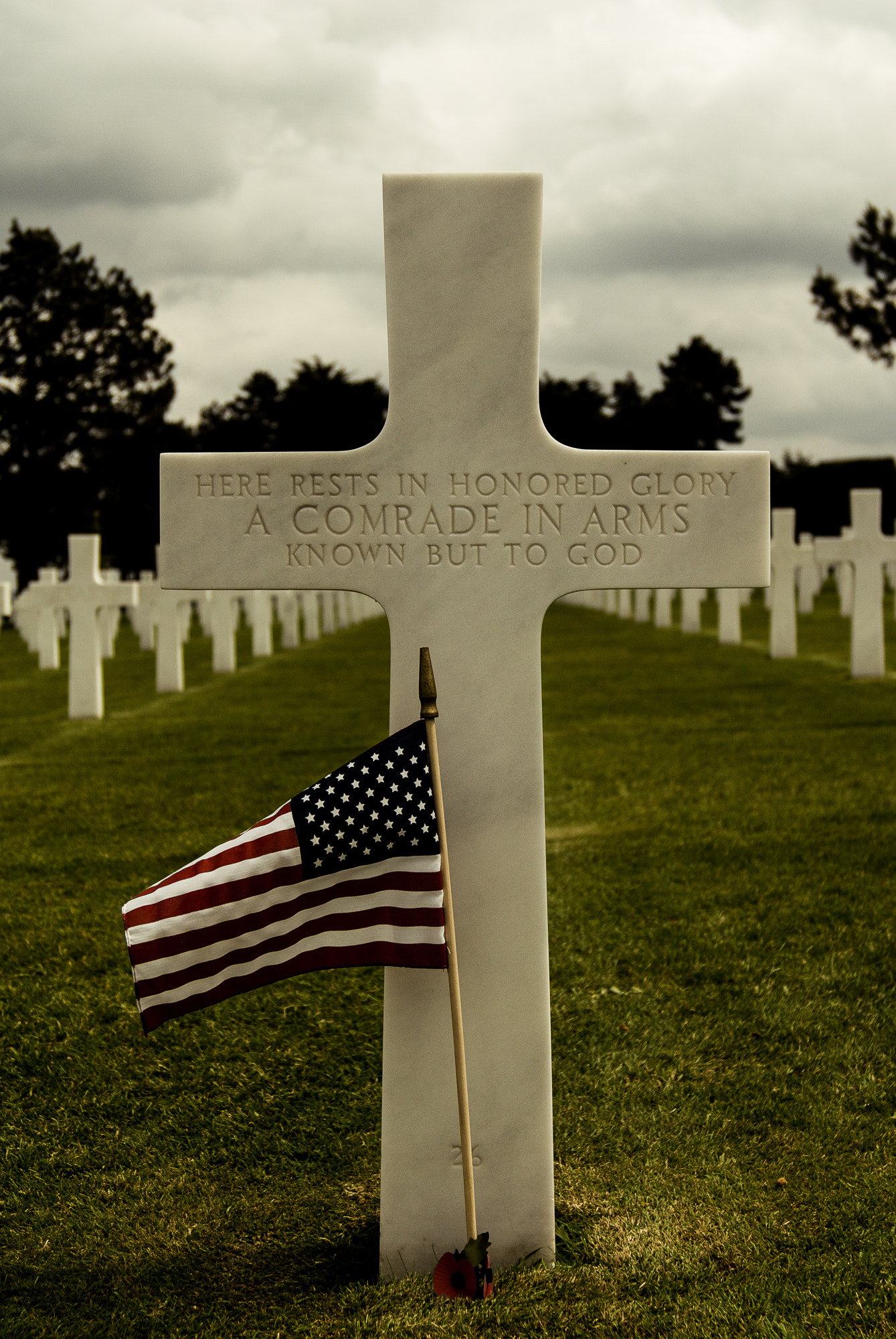 Nikon D200 sample photo. Unknown soldiers grave - unedited photography
