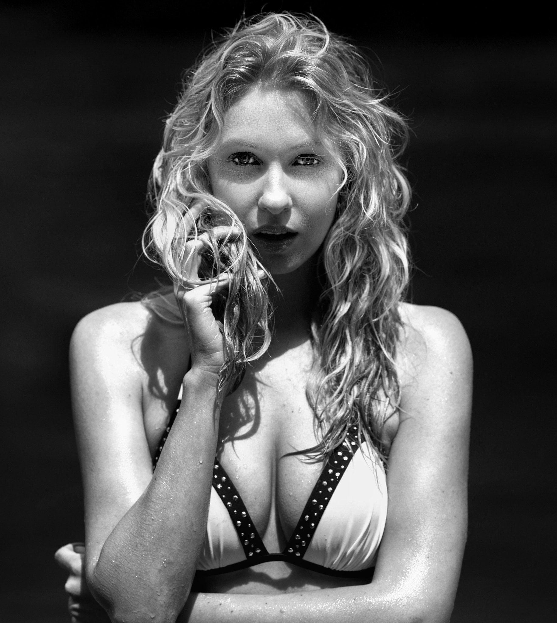 Phase One P65+ sample photo. Young lady photography