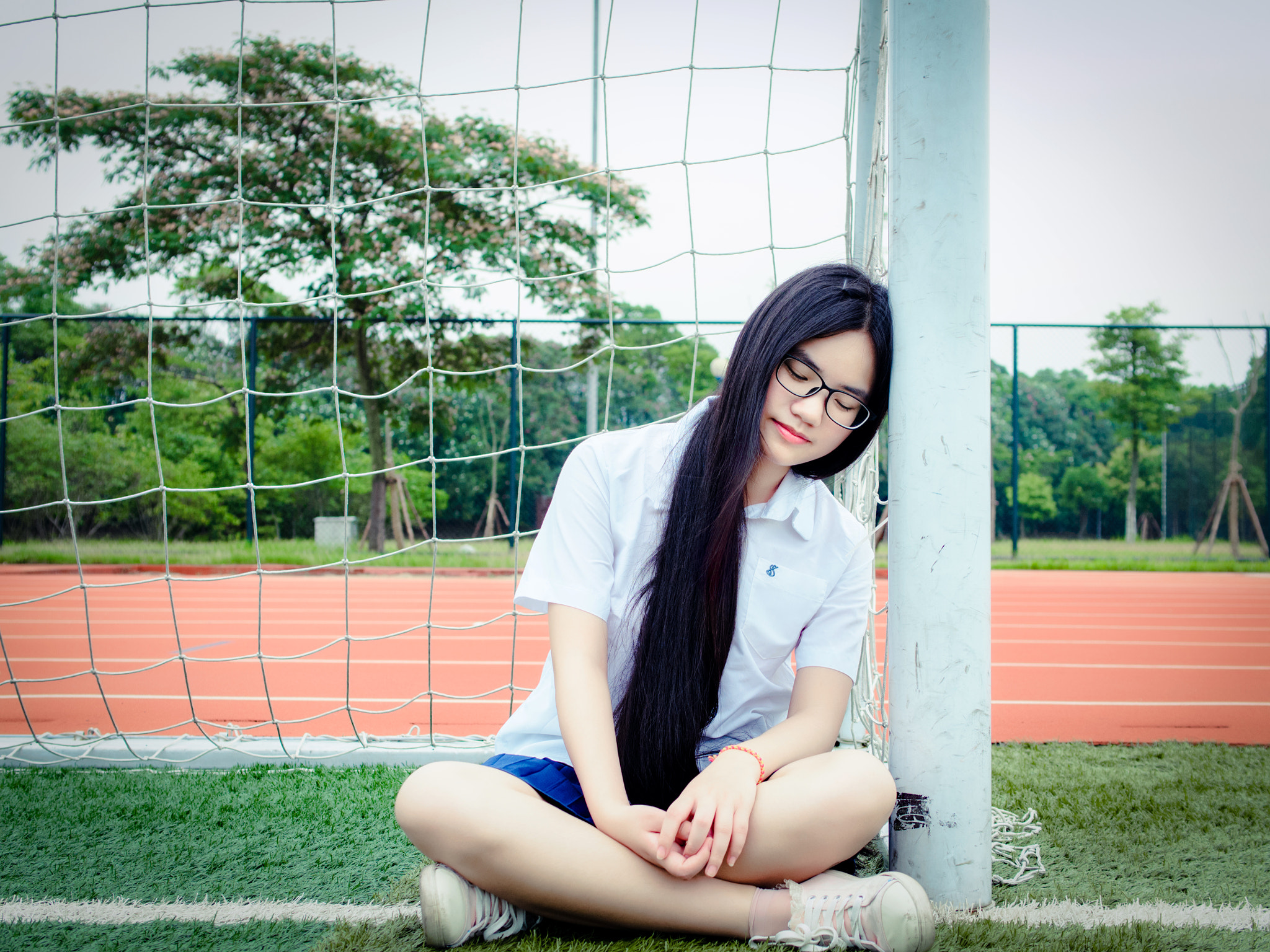 Olympus PEN E-PL6 + Panasonic Leica DG Summilux 25mm F1.4 II ASPH sample photo. School yard photography