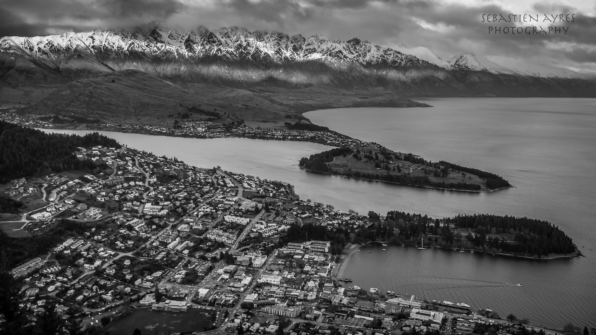 Pentax K-S2 sample photo. Queenstown in b&w photography