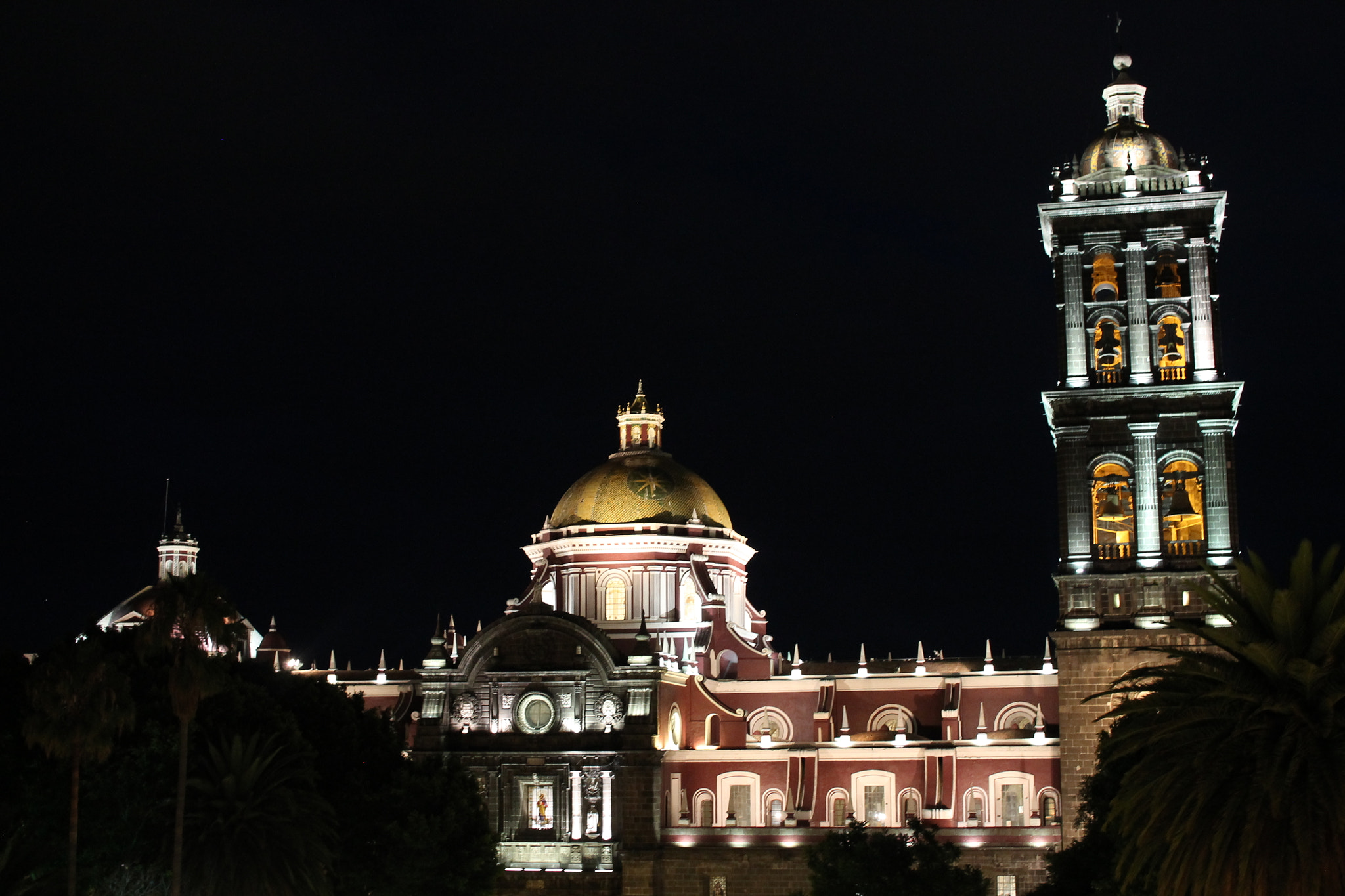 Canon EOS 1100D (EOS Rebel T3 / EOS Kiss X50) + Sigma 30mm F1.4 EX DC HSM sample photo. Cathedral of puebla at night photography