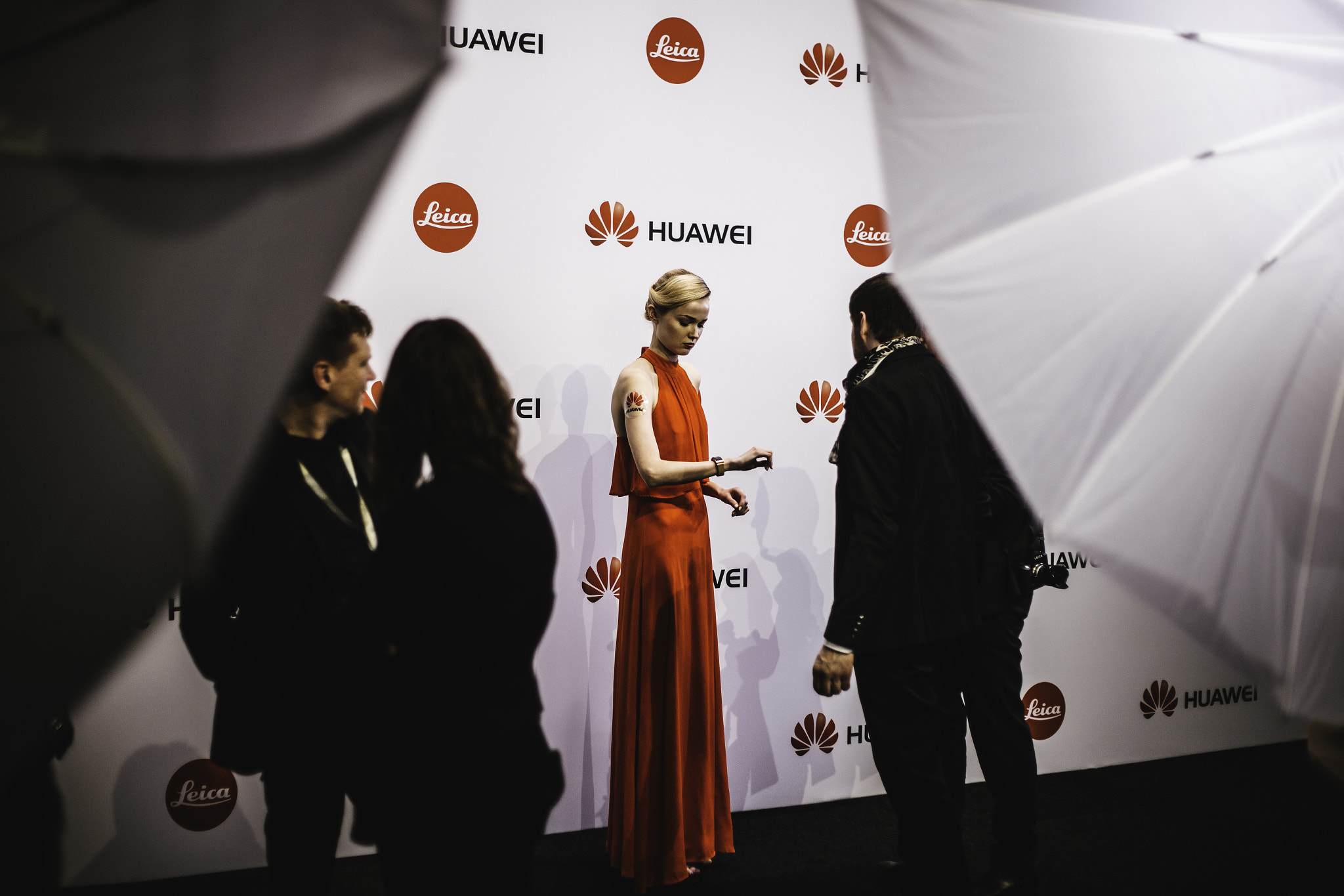 Canon EOS 6D + Canon EF 50mm F1.8 II sample photo. All red | huawei p9 campaign photography