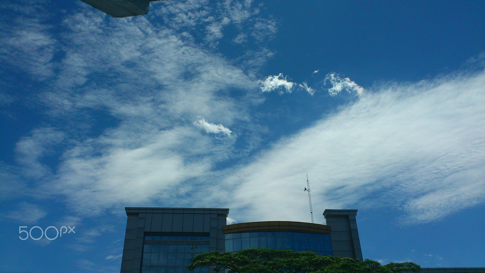Sony Ericsson Xperia ray sample photo. Blue sky photography