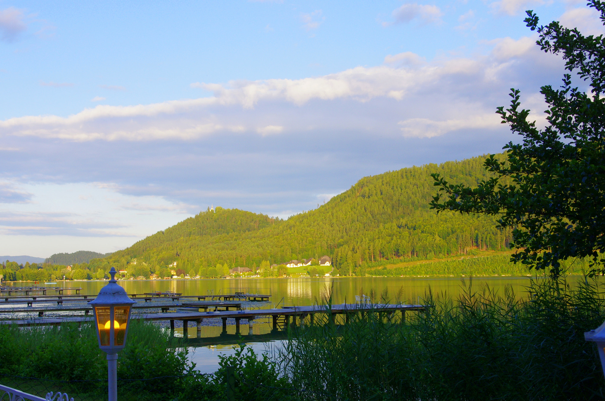 Pentax smc DA 18-55mm F3.5-5.6 AL sample photo. Evening sun at lake klopein photography