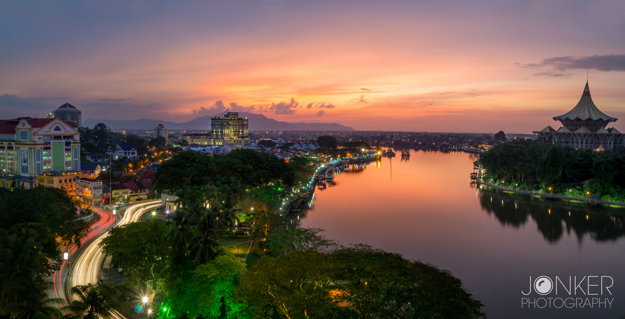 Sony SLT-A58 + Tamron 18-270mm F3.5-6.3 Di II PZD sample photo. 'sunset in kuching' photography