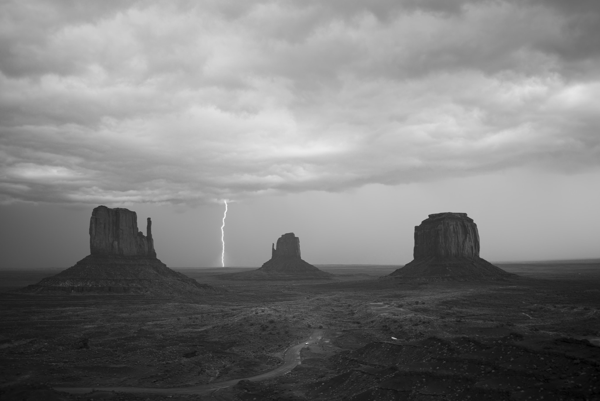 Nikon D810 + AF Nikkor 28mm f/2.8 sample photo. Monument valley in the rain photography
