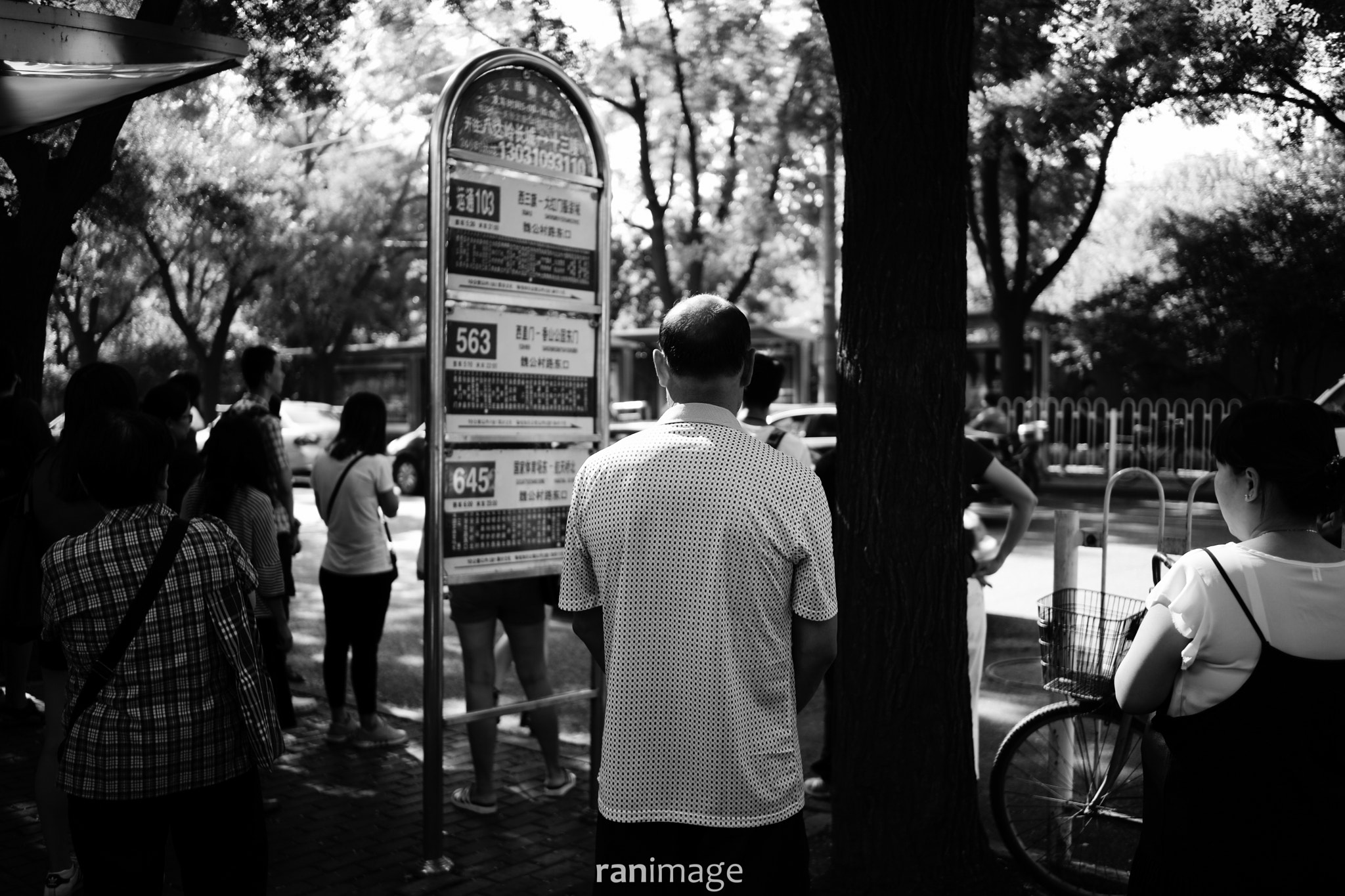 Leica Summarit-M 35mm F2.5 sample photo. Waiting photography