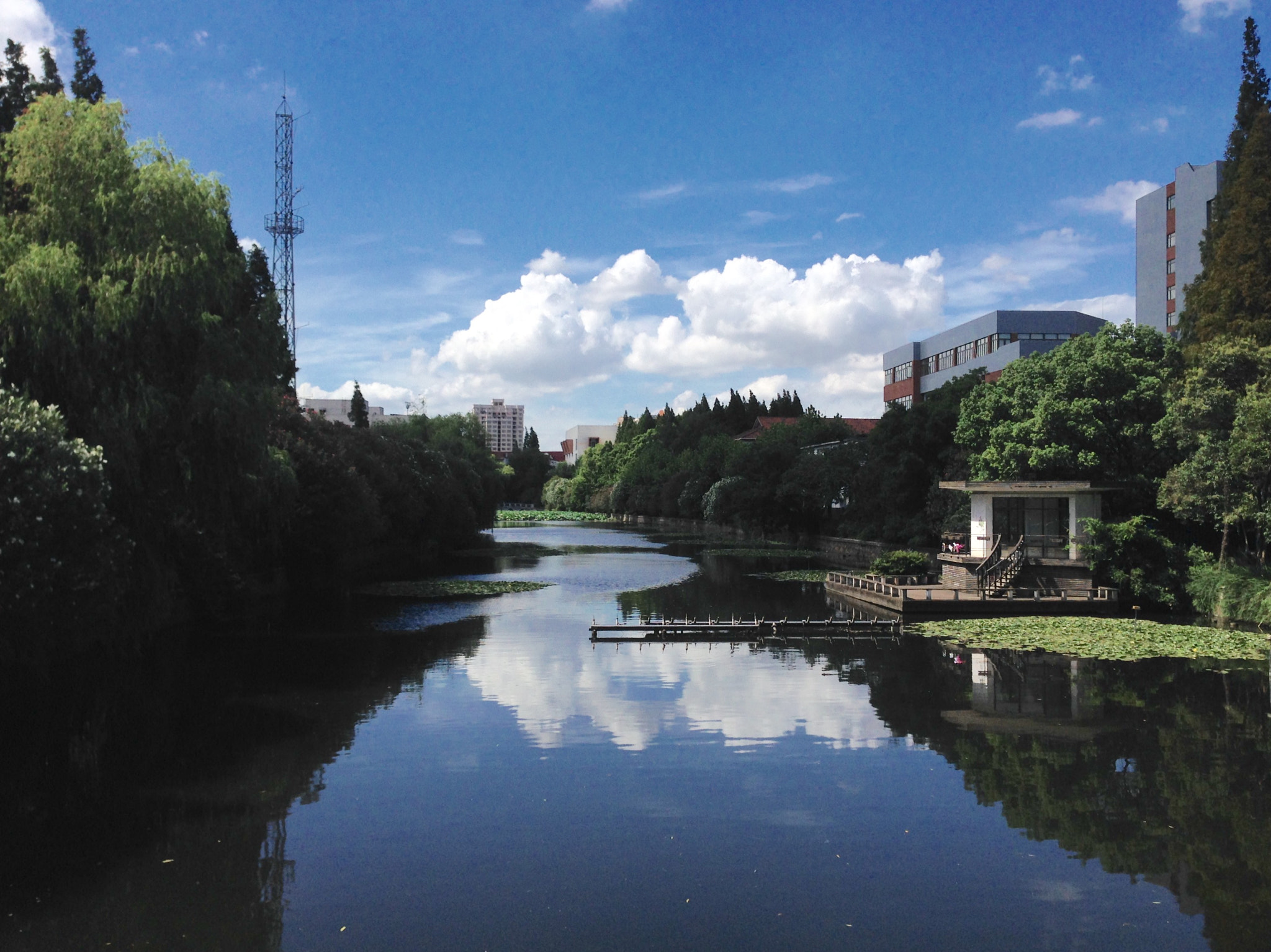 Apple iPhone5,2 sample photo. The campus river 校河 photography