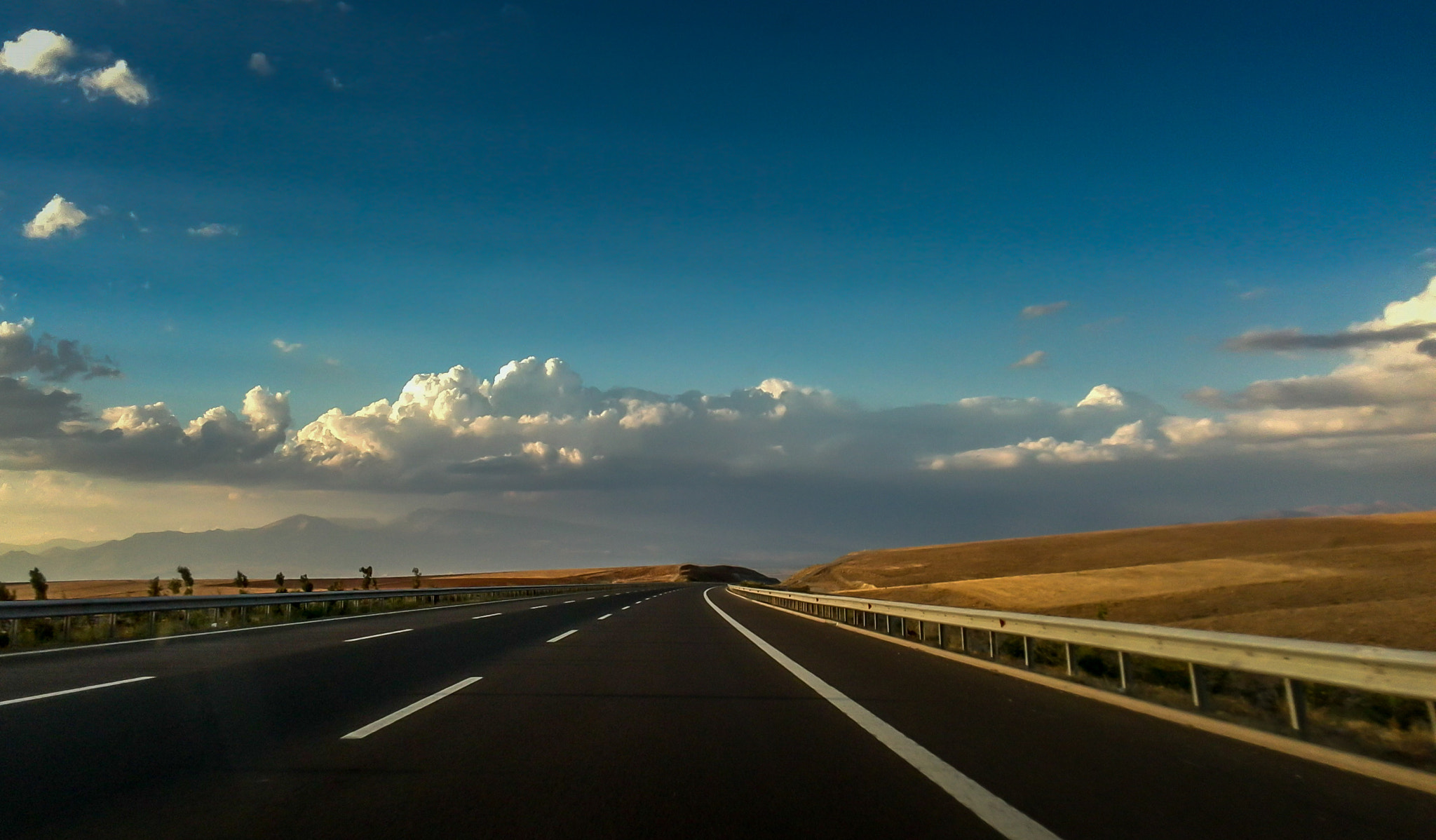 HUAWEI P6-U06 sample photo. On the road photography