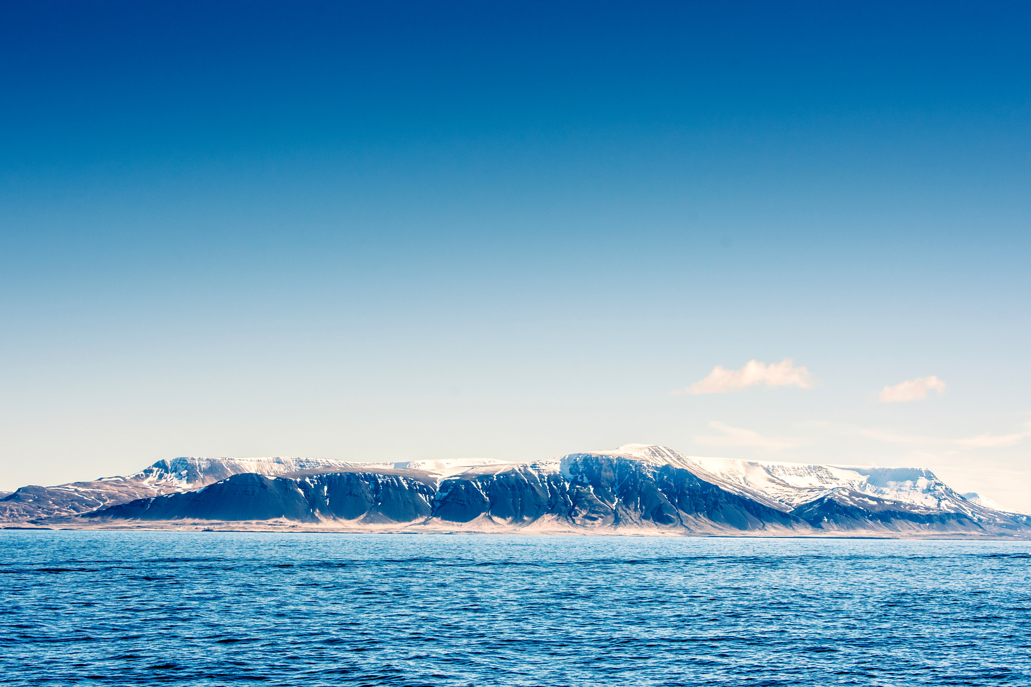 Sony 70-400mm F4-5.6 G SSM II sample photo. Snow on mountains in the blue ocean photography