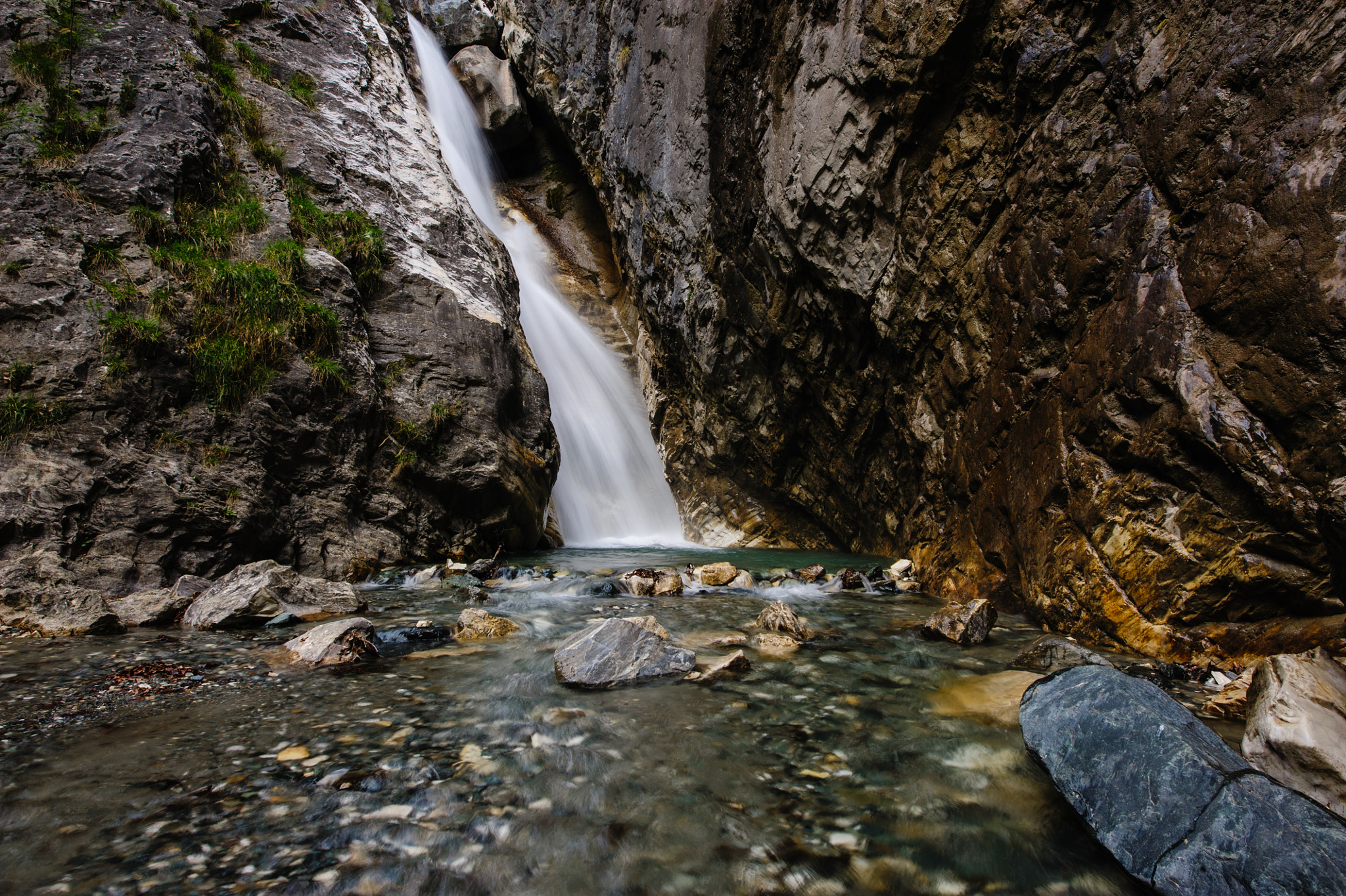 Nikon D700 + Sigma 12-24mm F4.5-5.6 II DG HSM sample photo. Foresto waterfall photography