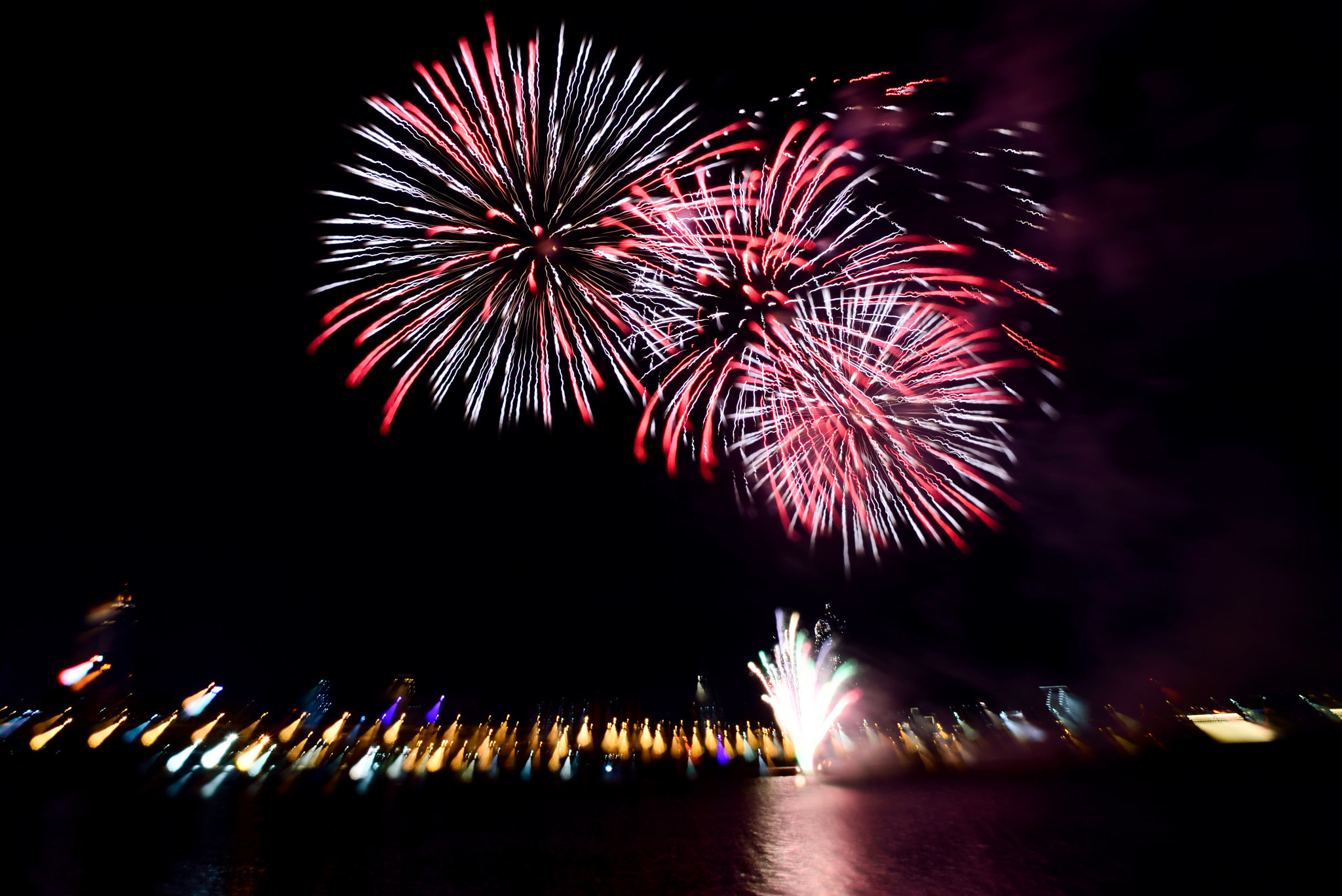 Nikon D750 + Nikon AF Nikkor 20mm F2.8D sample photo. Fireworks photography