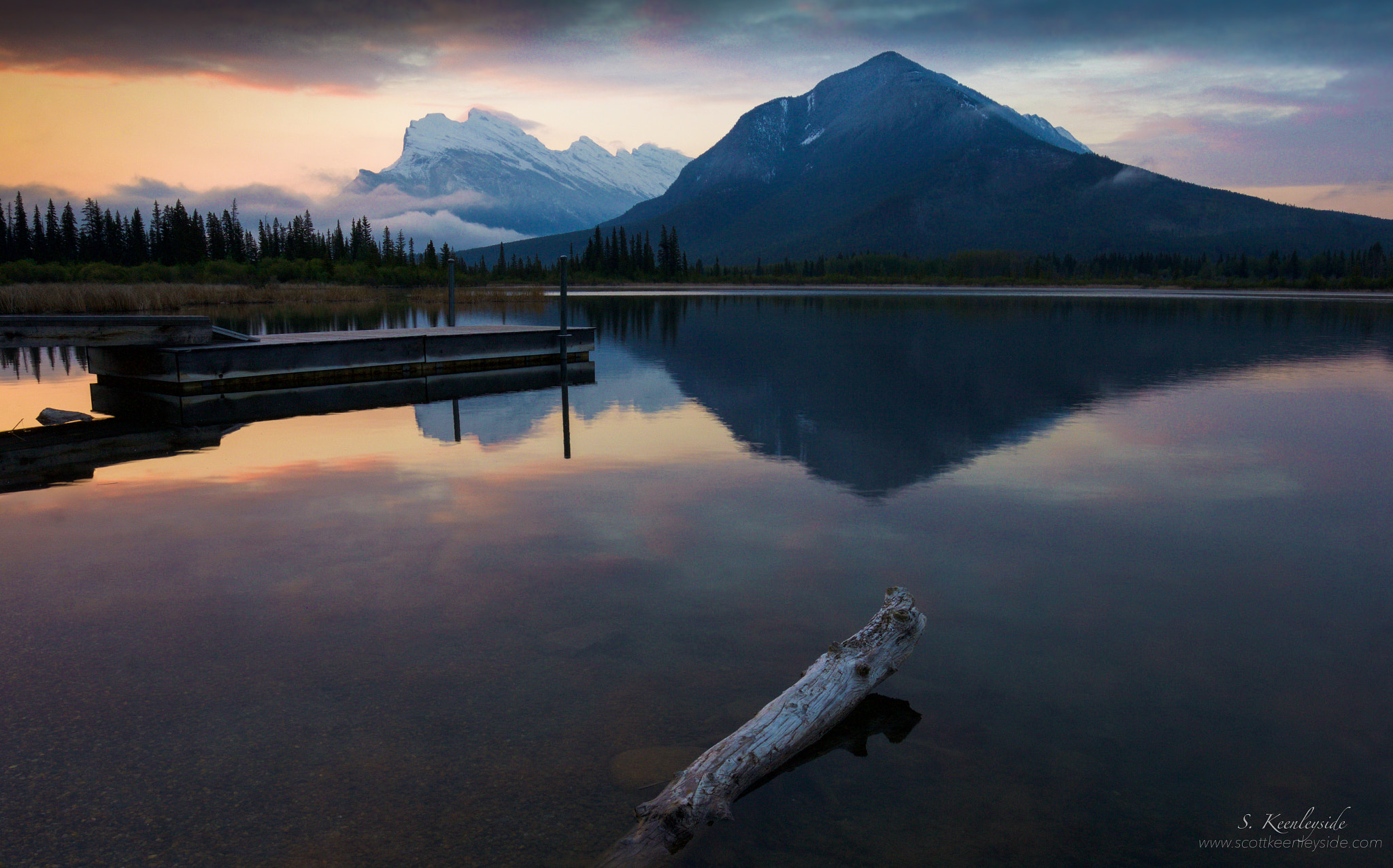 Canon EOS 70D + Canon EF 16-35mm F4L IS USM sample photo. Dawn light at vermillion lakes, banff national park. photography