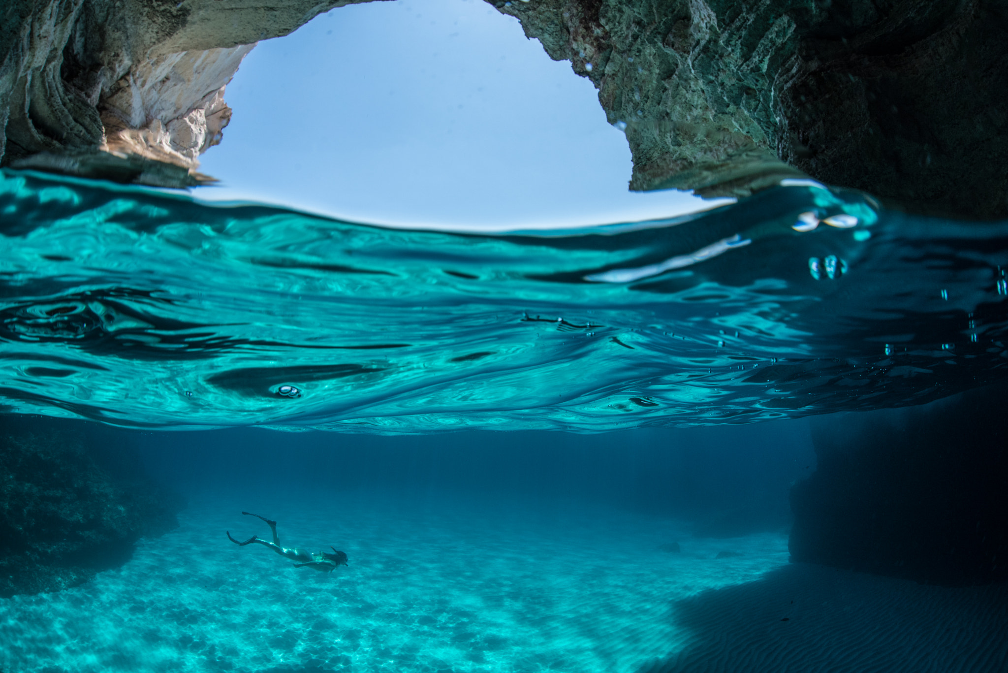 Nikon D750 + Sigma 15mm F2.8 EX DG Diagonal Fisheye sample photo. Sous les falaises photography