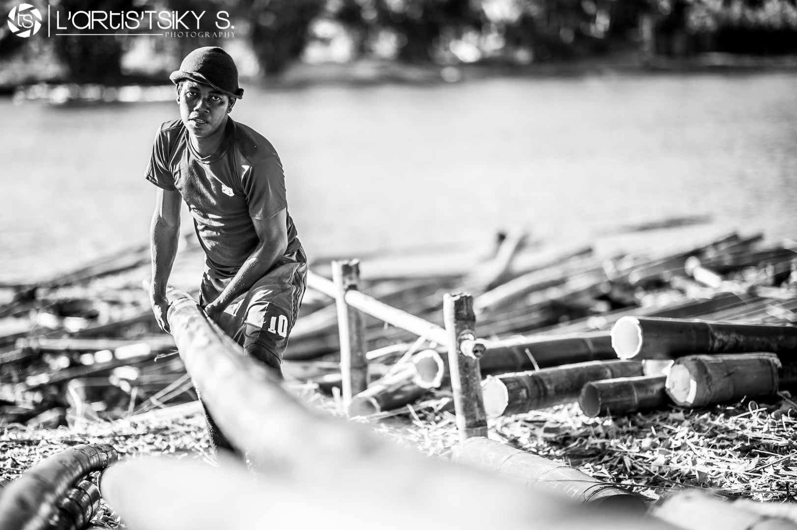Nikon D4S + Nikon AF-S Nikkor 85mm F1.4G sample photo. I met this family working in the bambou field alon ... photography