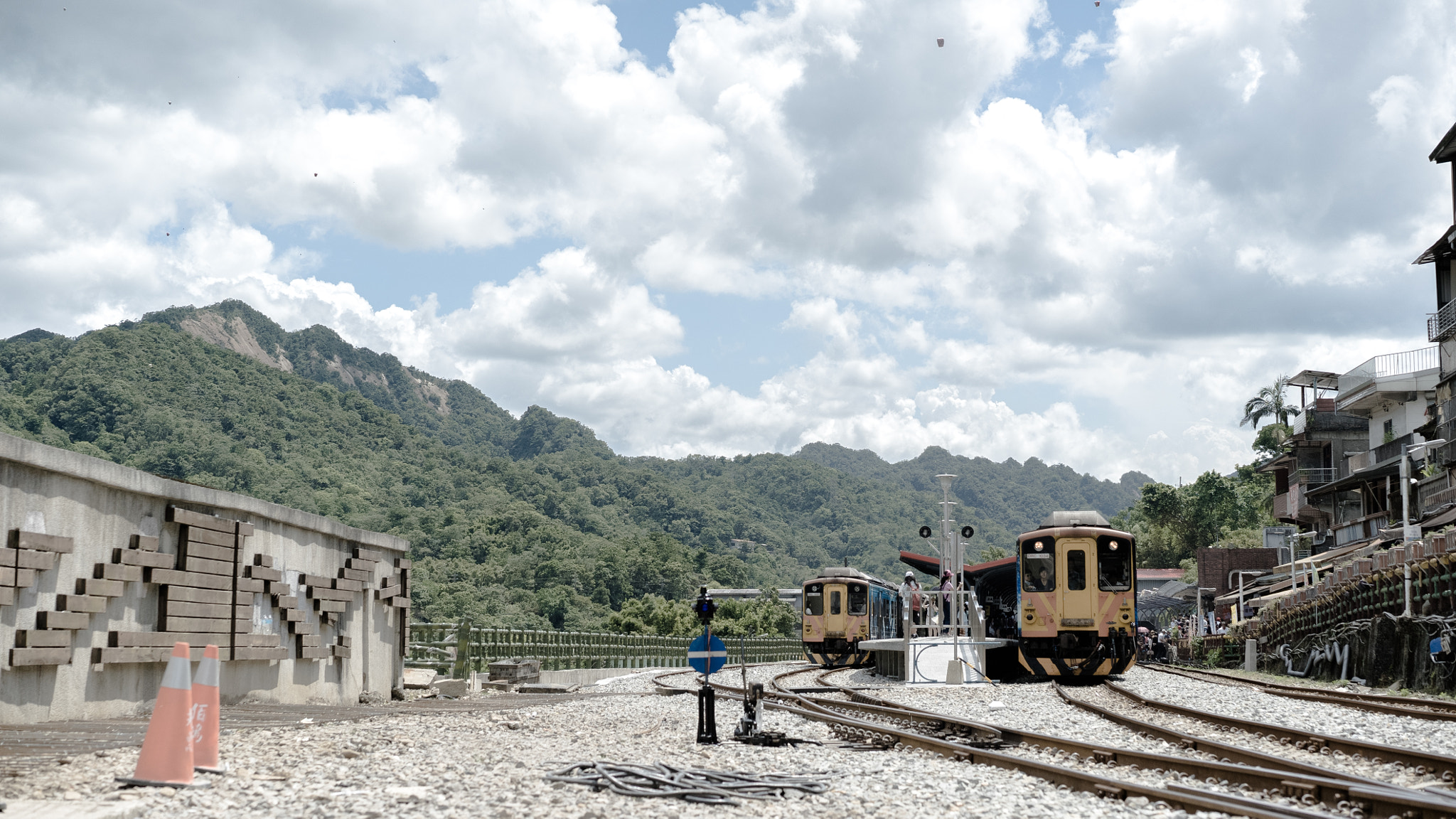Sony a7S II + Sony Sonnar T* FE 55mm F1.8 ZA sample photo. Station. photography