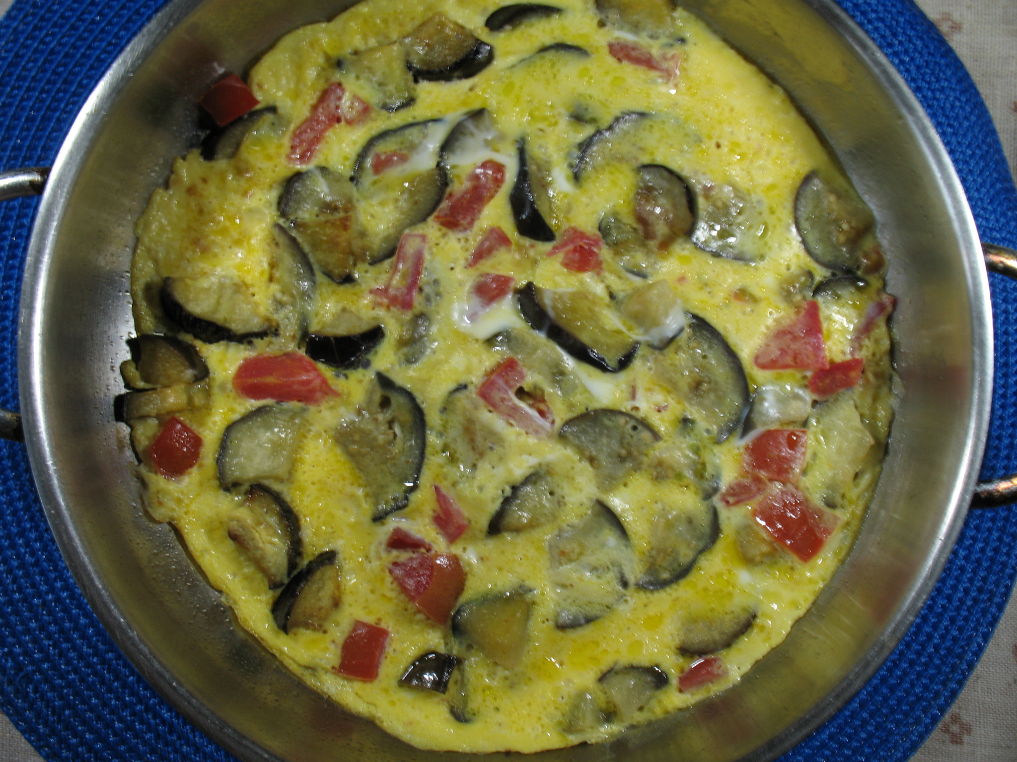 Canon POWERSHOT A630 sample photo. Omelette of 3 eggs with eggplant , tomato and spice - the best dish for breakfast. photography