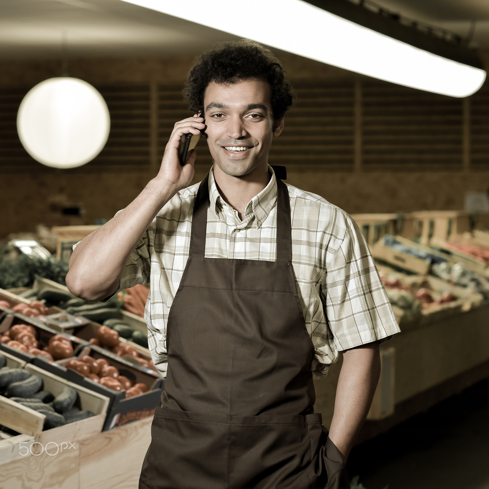Nikon D4S + Nikon AF-S Nikkor 85mm F1.4G sample photo. Grocery clerk phoning in produce aisle of supermarket store photography