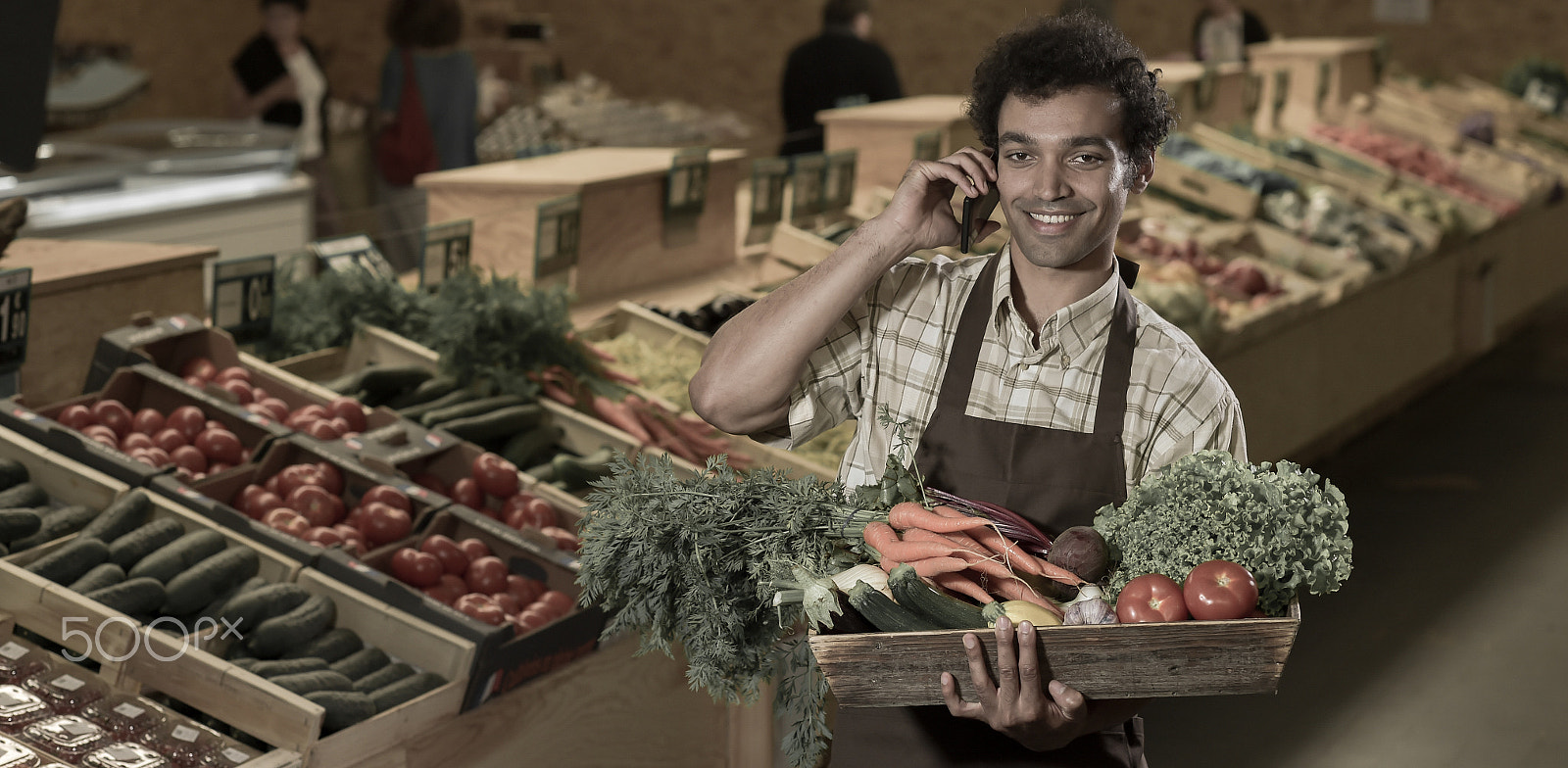 Nikon D4S + Nikon AF-S Nikkor 85mm F1.4G sample photo. Grocery clerk phoning in produce aisle of supermarket store photography