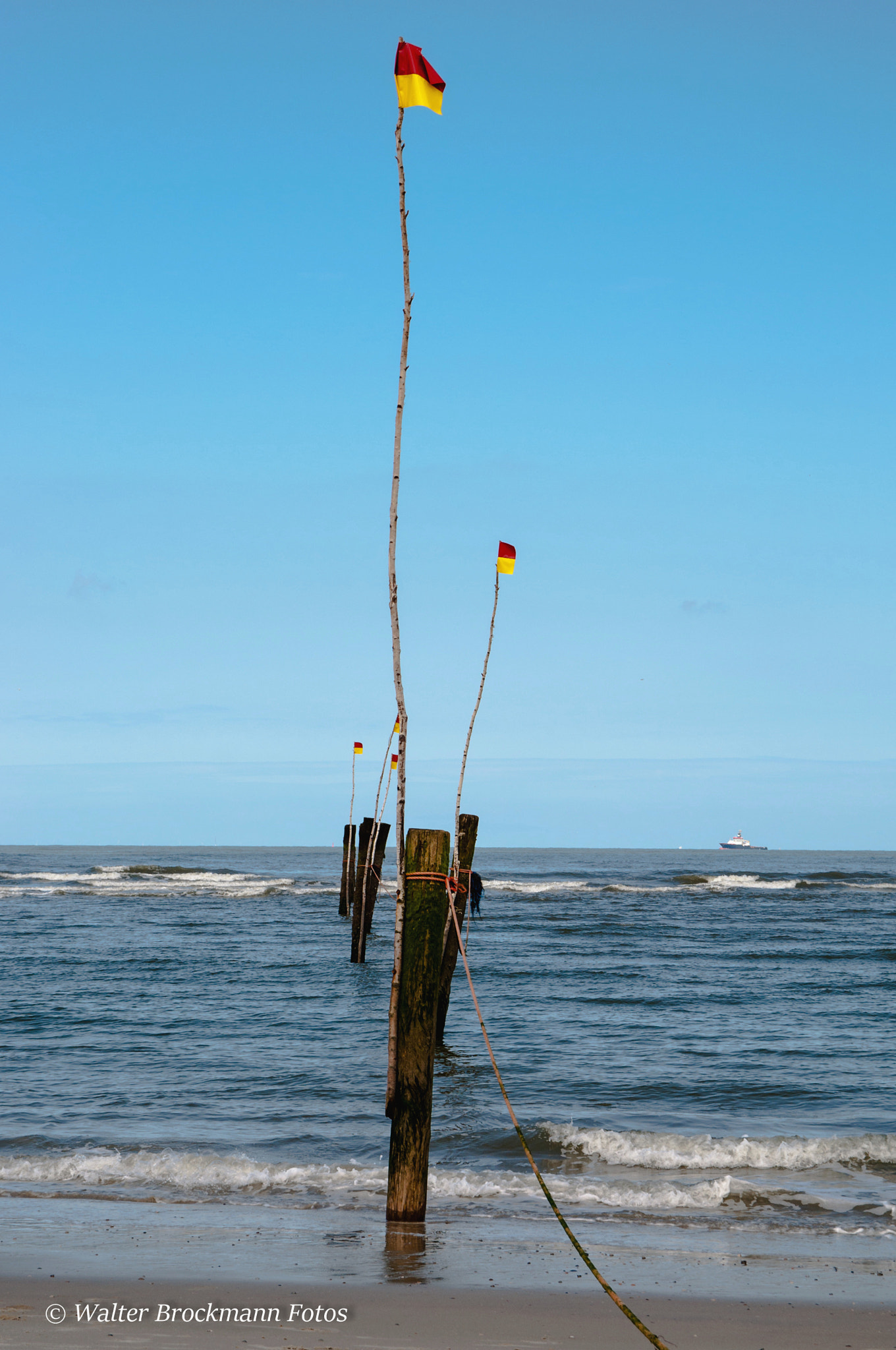 Sigma 17-50mm F2.8 EX DC OS HSM sample photo. Am nordseestrand photography