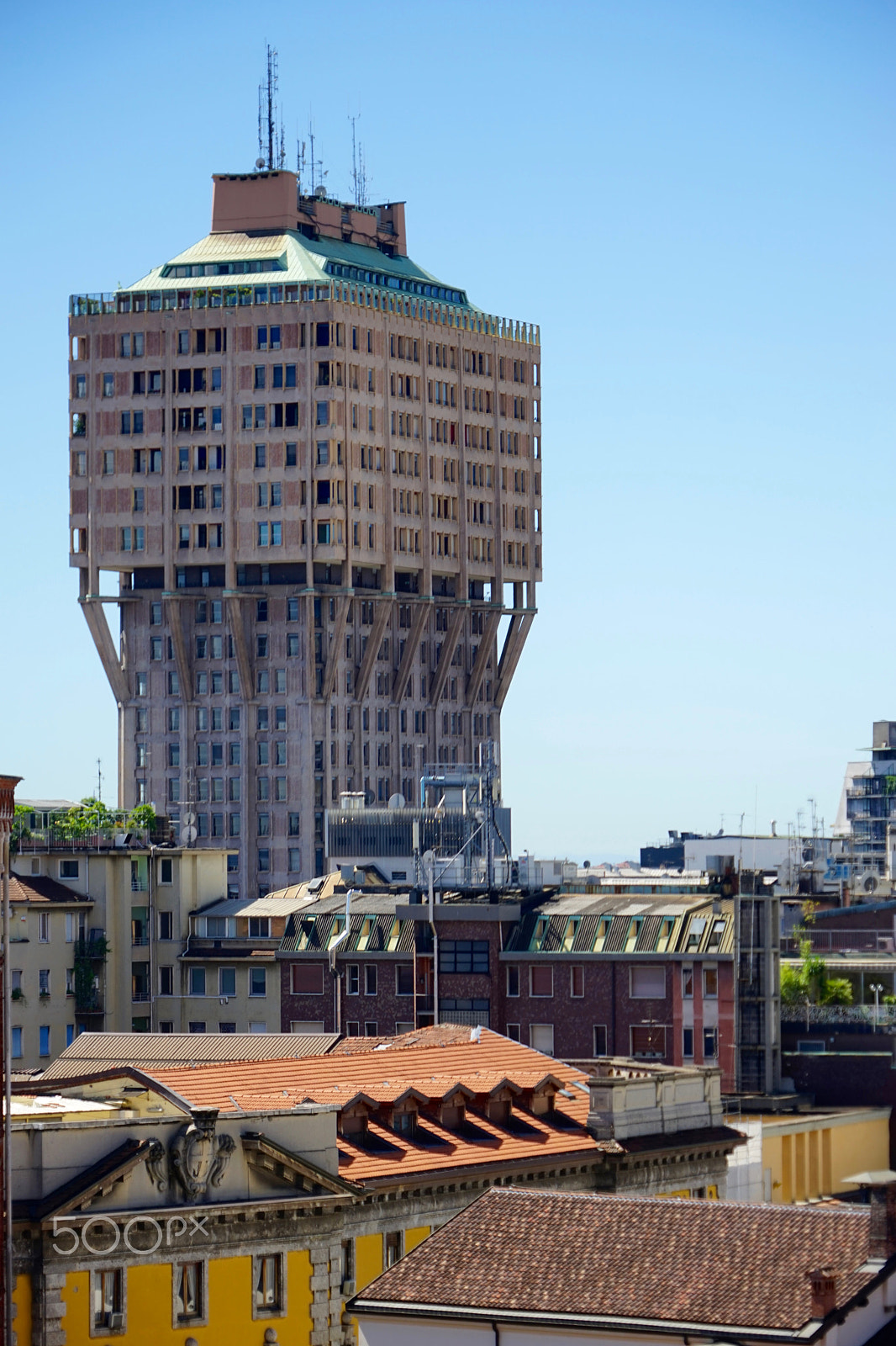 Sony FE 24-240mm F3.5-6.3 OSS sample photo. Torre velasca photography