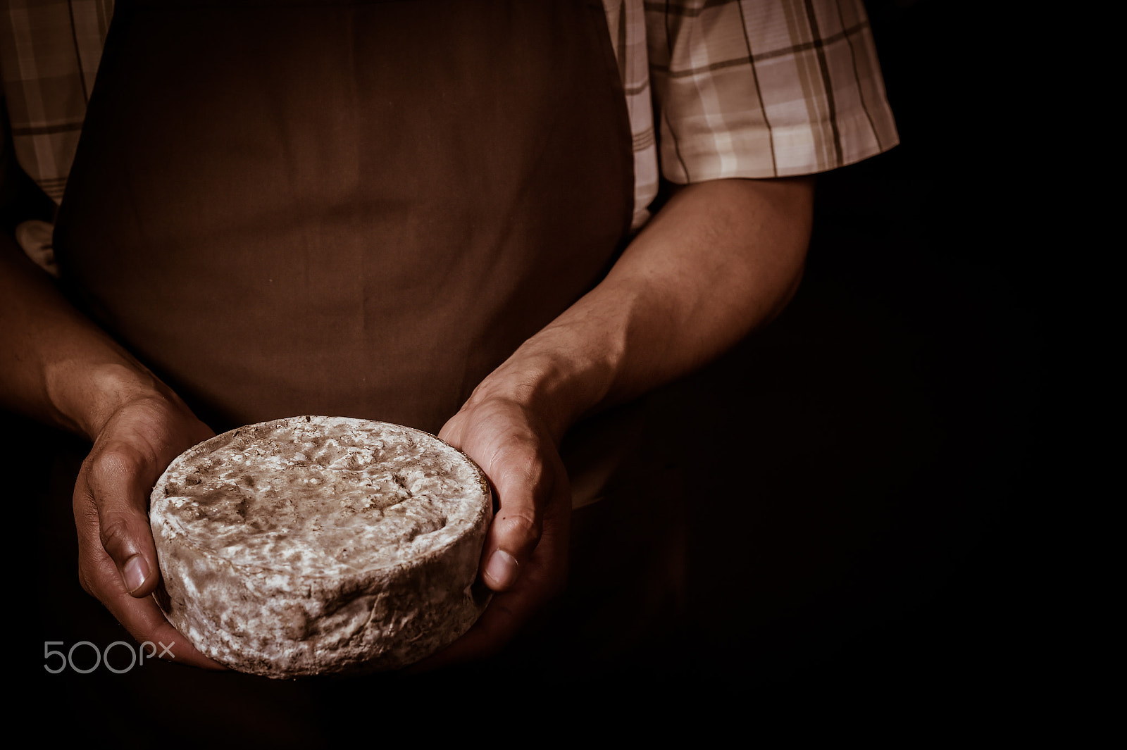 Nikon D4S + Nikon AF-S Nikkor 85mm F1.4G sample photo. French tomme cheese in the hands of a cheesemaker photography
