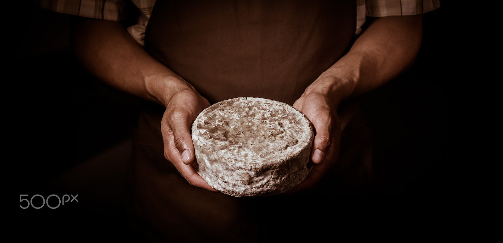 Nikon D4S + Nikon AF-S Nikkor 85mm F1.4G sample photo. French tomme cheese in the hands of a cheesemaker photography