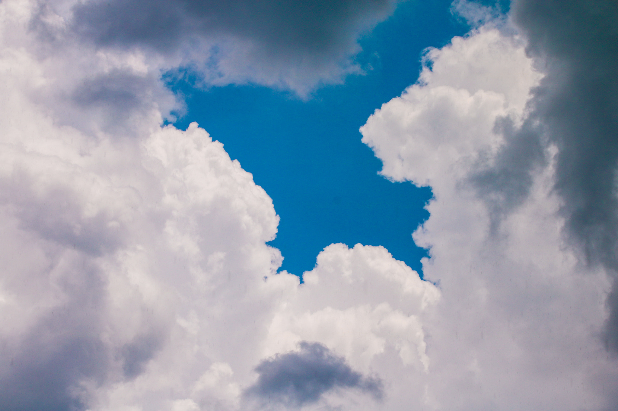 Canon EOS 760D (EOS Rebel T6s / EOS 8000D) + Canon 18-300mm sample photo. The clouds before the storm photography