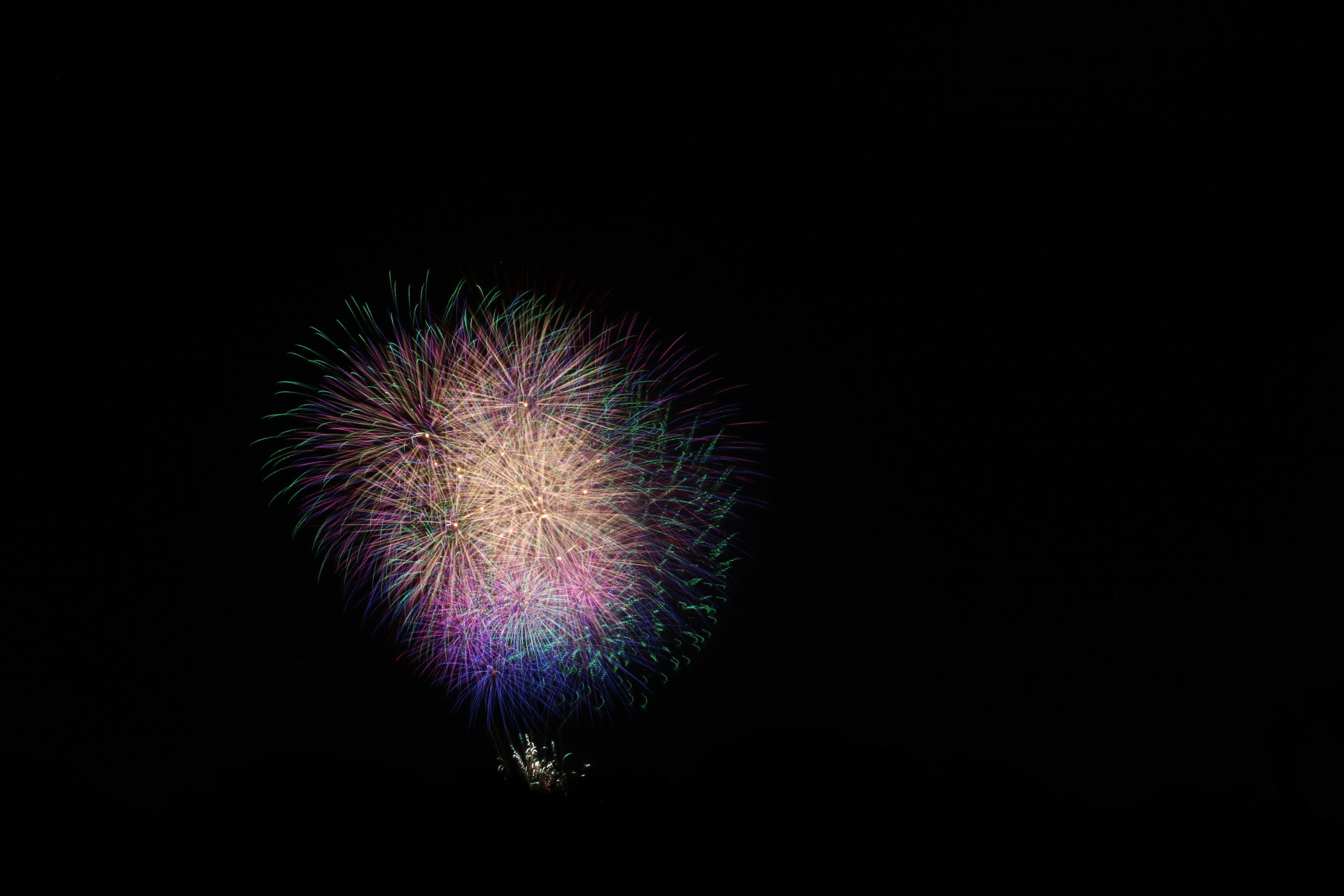 Canon EOS 760D (EOS Rebel T6s / EOS 8000D) + Canon EF-S 55-250mm F4-5.6 IS STM sample photo. Firework photography