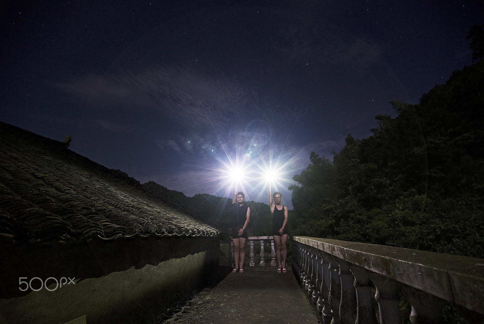 Sony Vario-Tessar T* FE 16-35mm F4 ZA OSS sample photo. Burning bright in the night photography