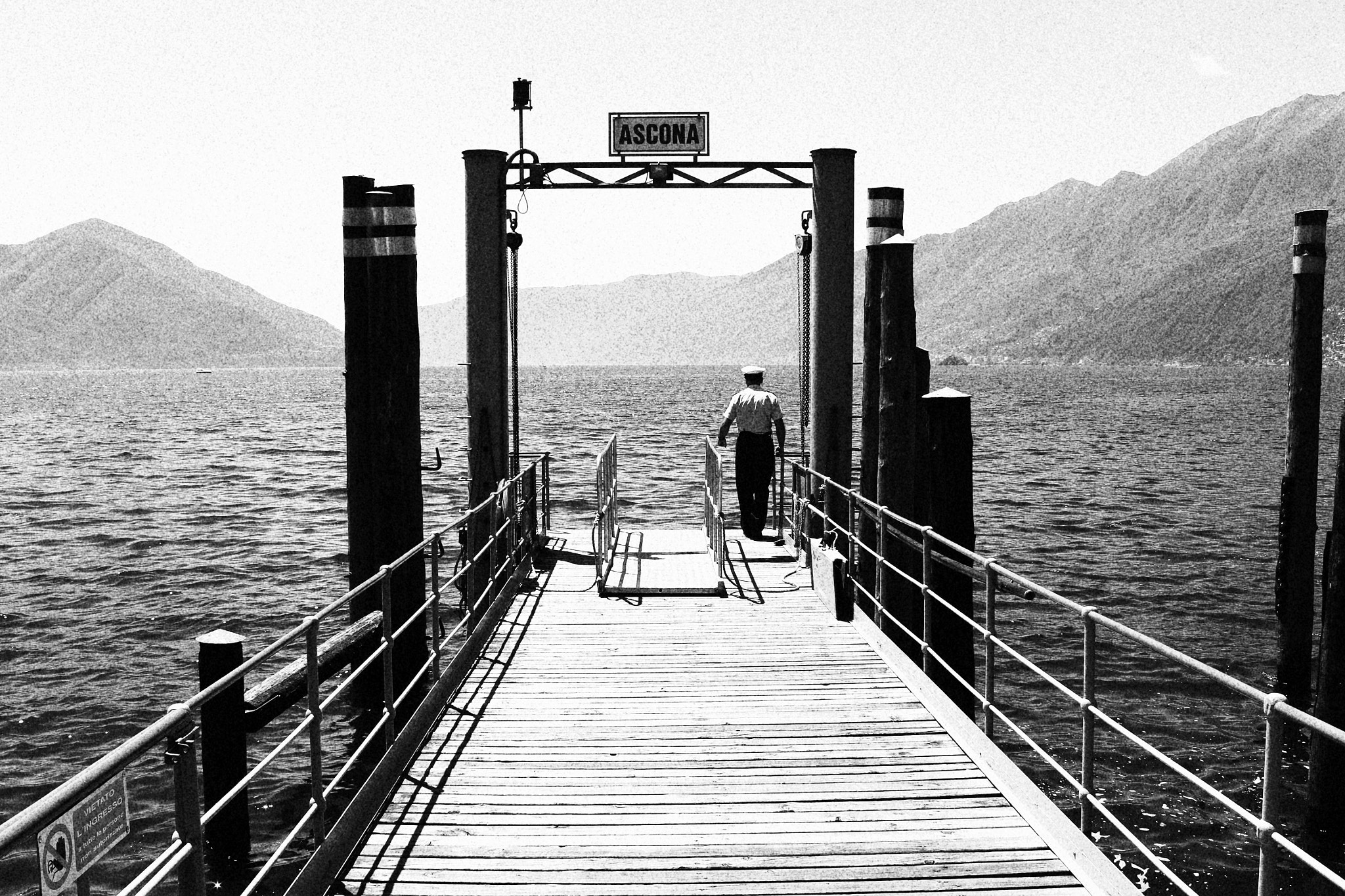 Canon EF-S 18-55mm F3.5-5.6 III sample photo. Porto di ascona photography