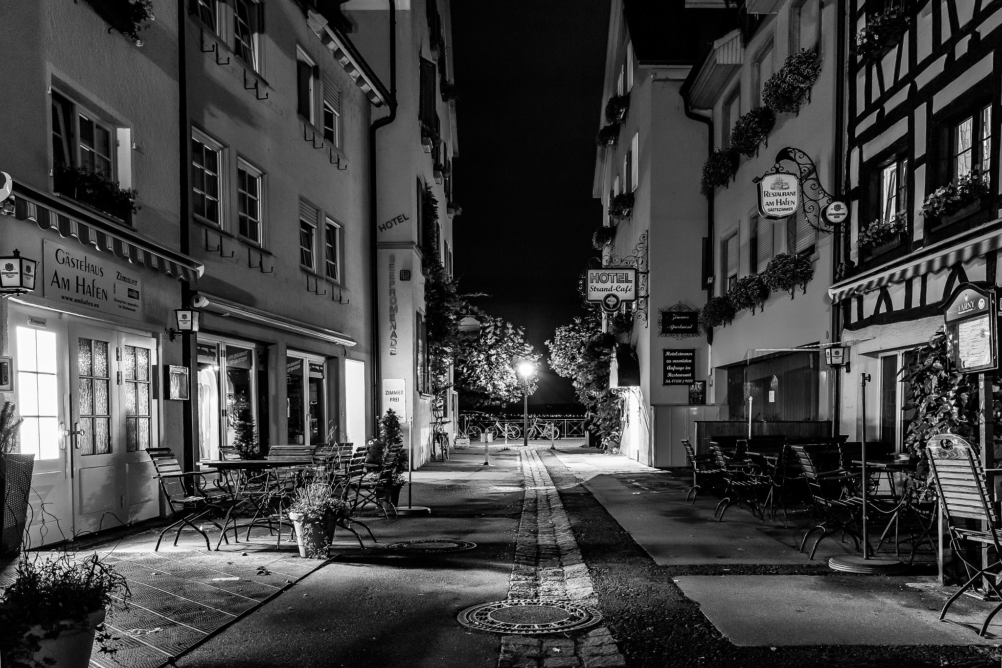Canon EOS 6D + Canon EF 28mm F2.8 IS USM sample photo. Small alley in meersburg photography