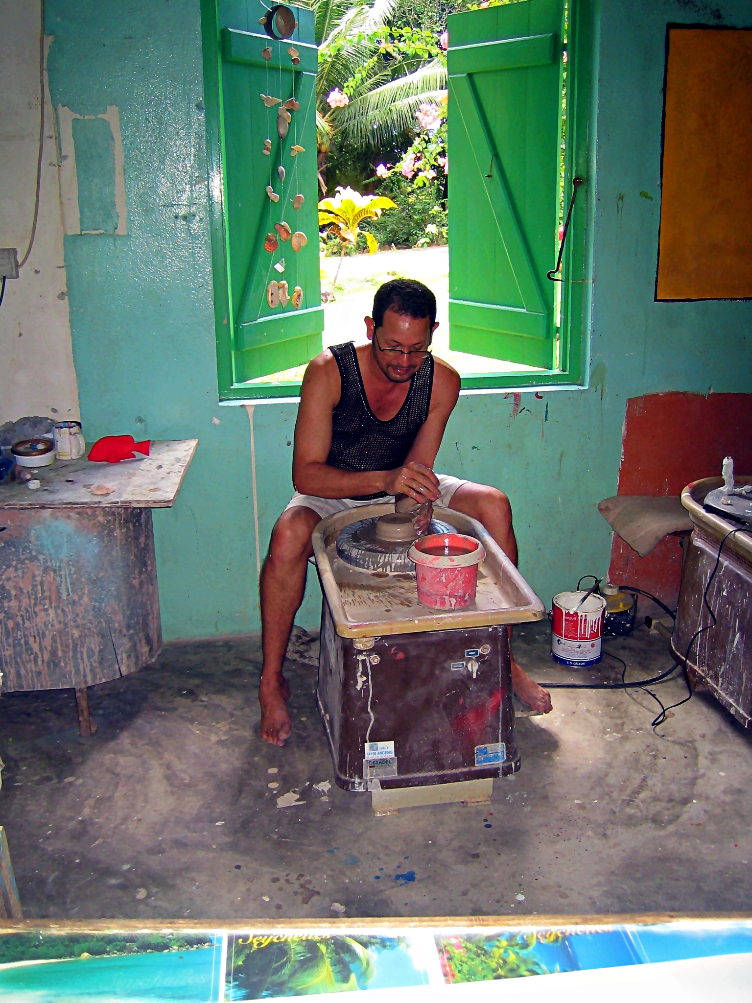 Canon DIGITAL IXUS 40 sample photo. Pottery artist at work photography