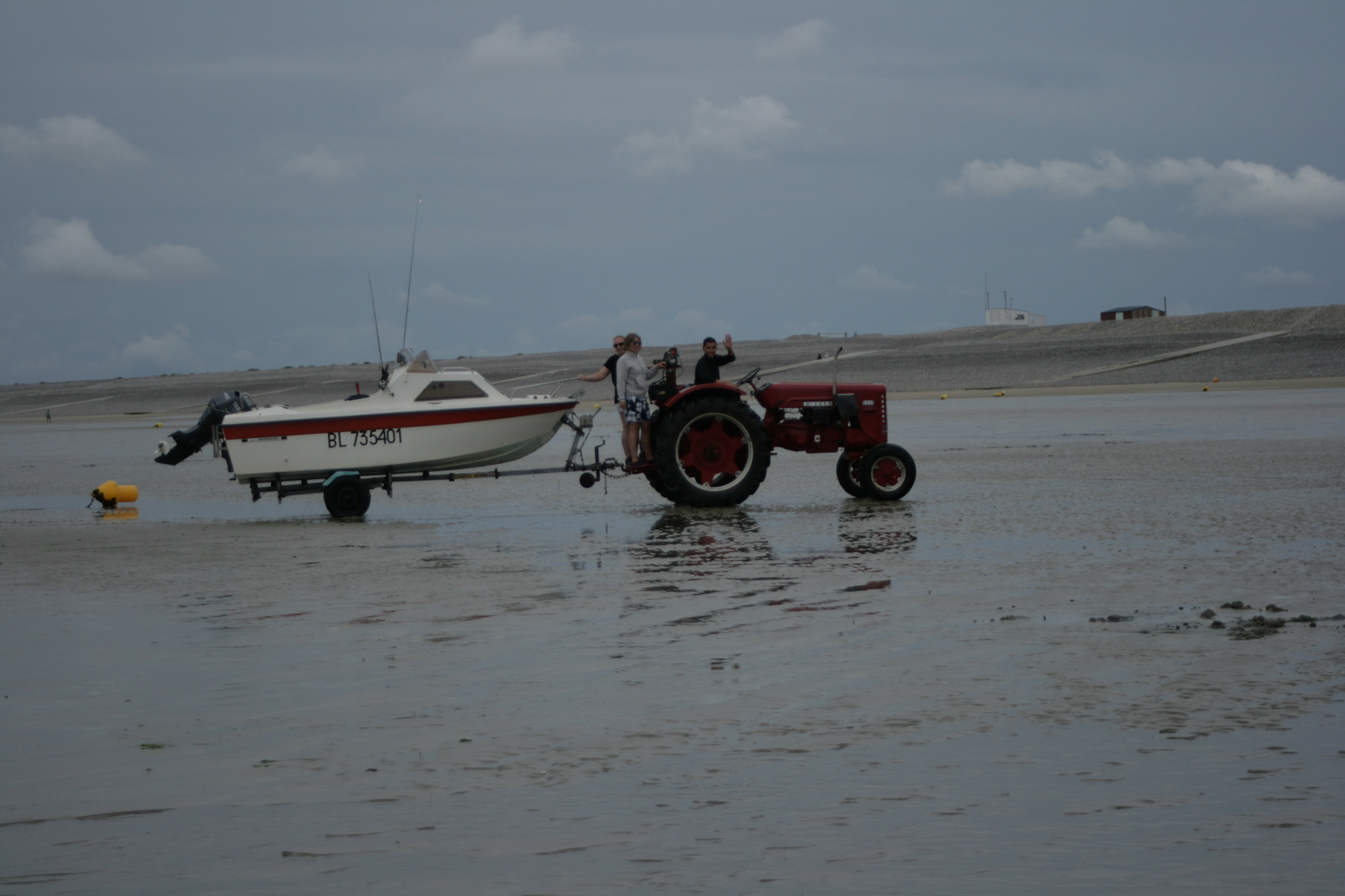 Canon EF 28-80mm f/3.5-5.6 USM sample photo. Sortir le bateau de la mer photography