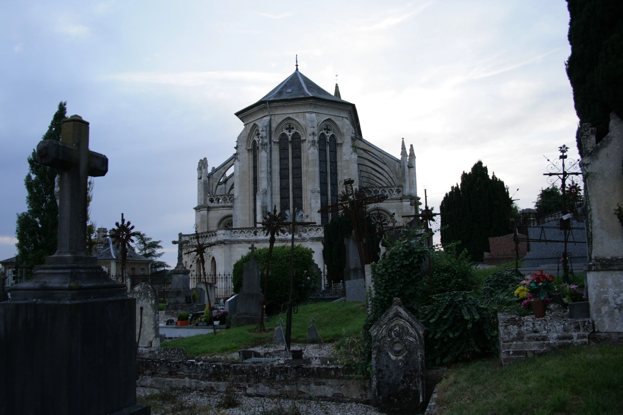 Canon EOS 400D (EOS Digital Rebel XTi / EOS Kiss Digital X) + Sigma 18-50mm f/3.5-5.6 DC sample photo. Cimetière de picardie photography